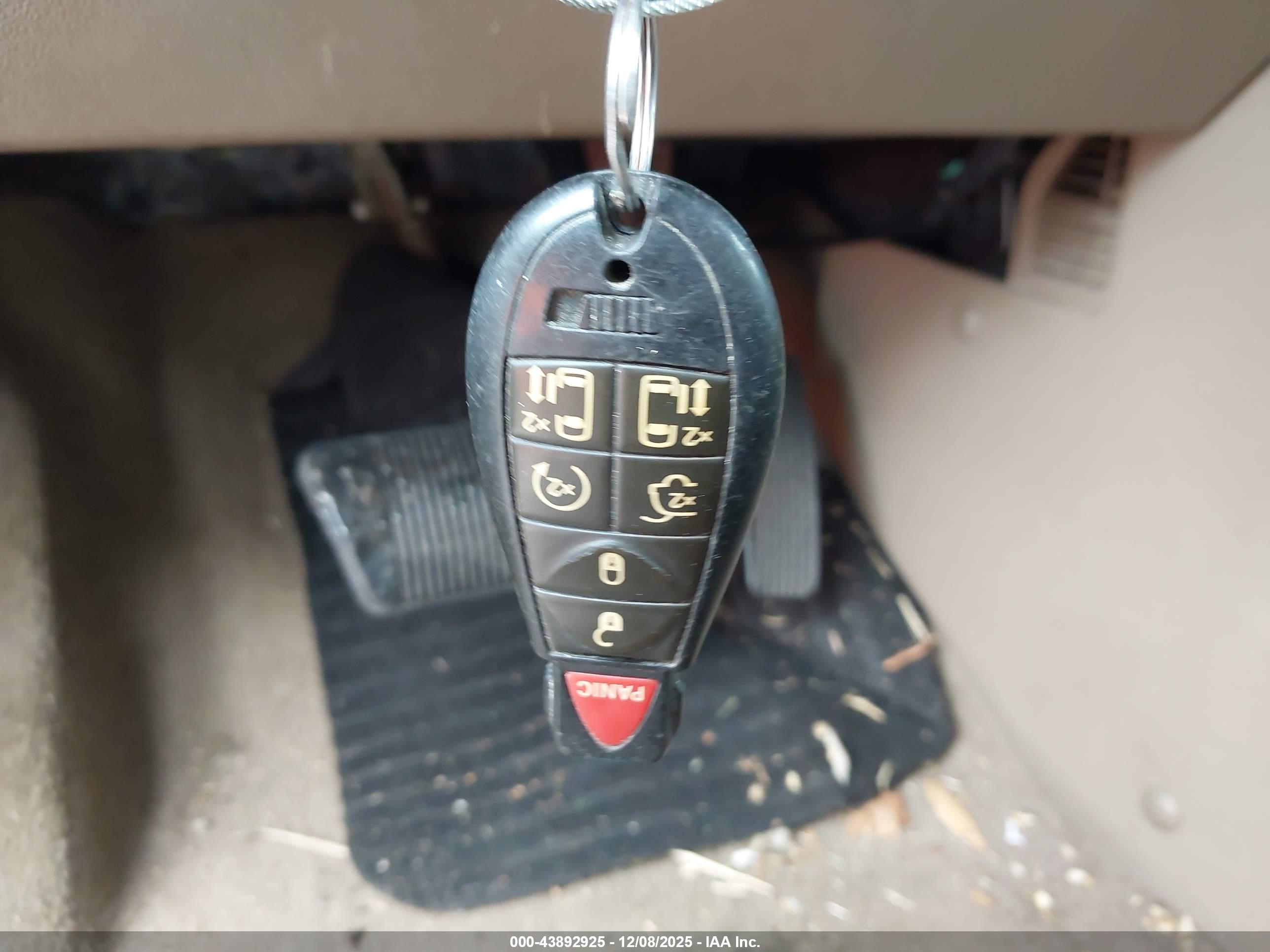 CHRYSLER TOWN image 11