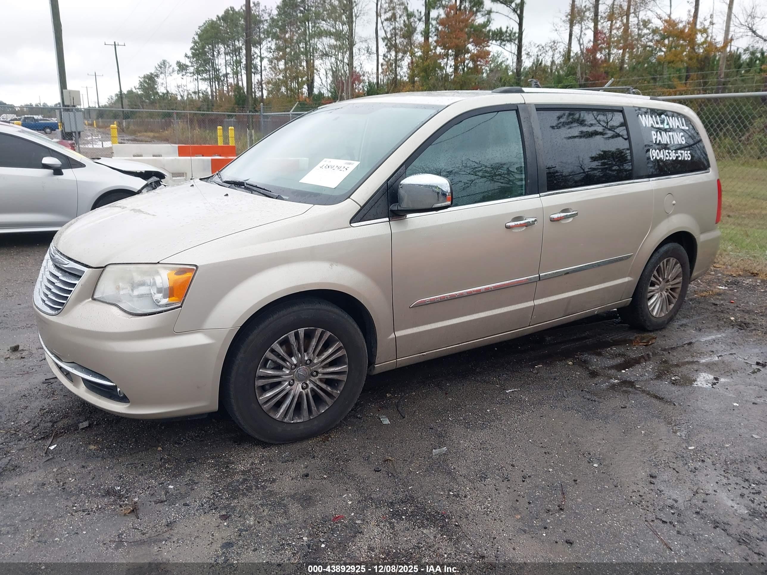 CHRYSLER TOWN image 2