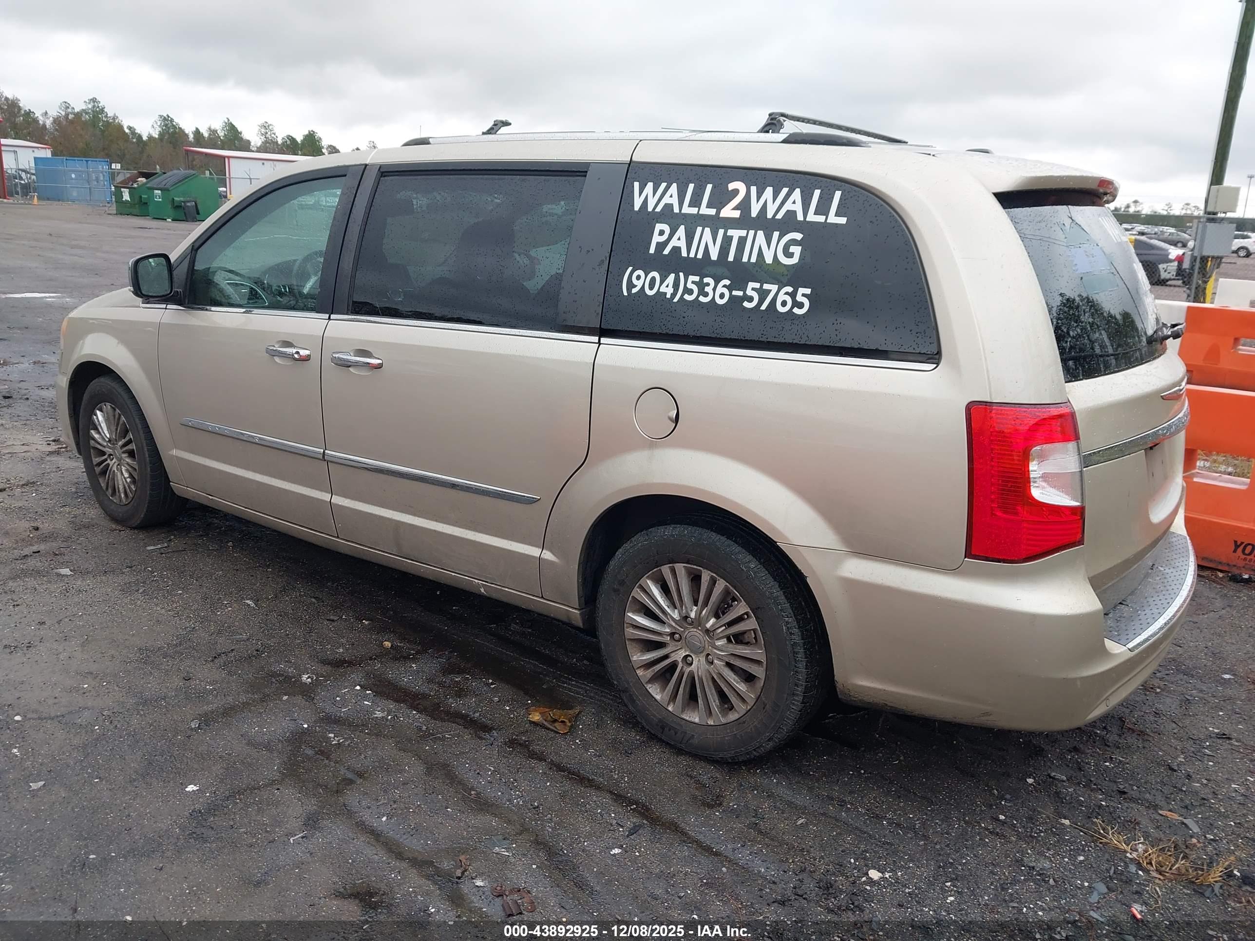 CHRYSLER TOWN image 3