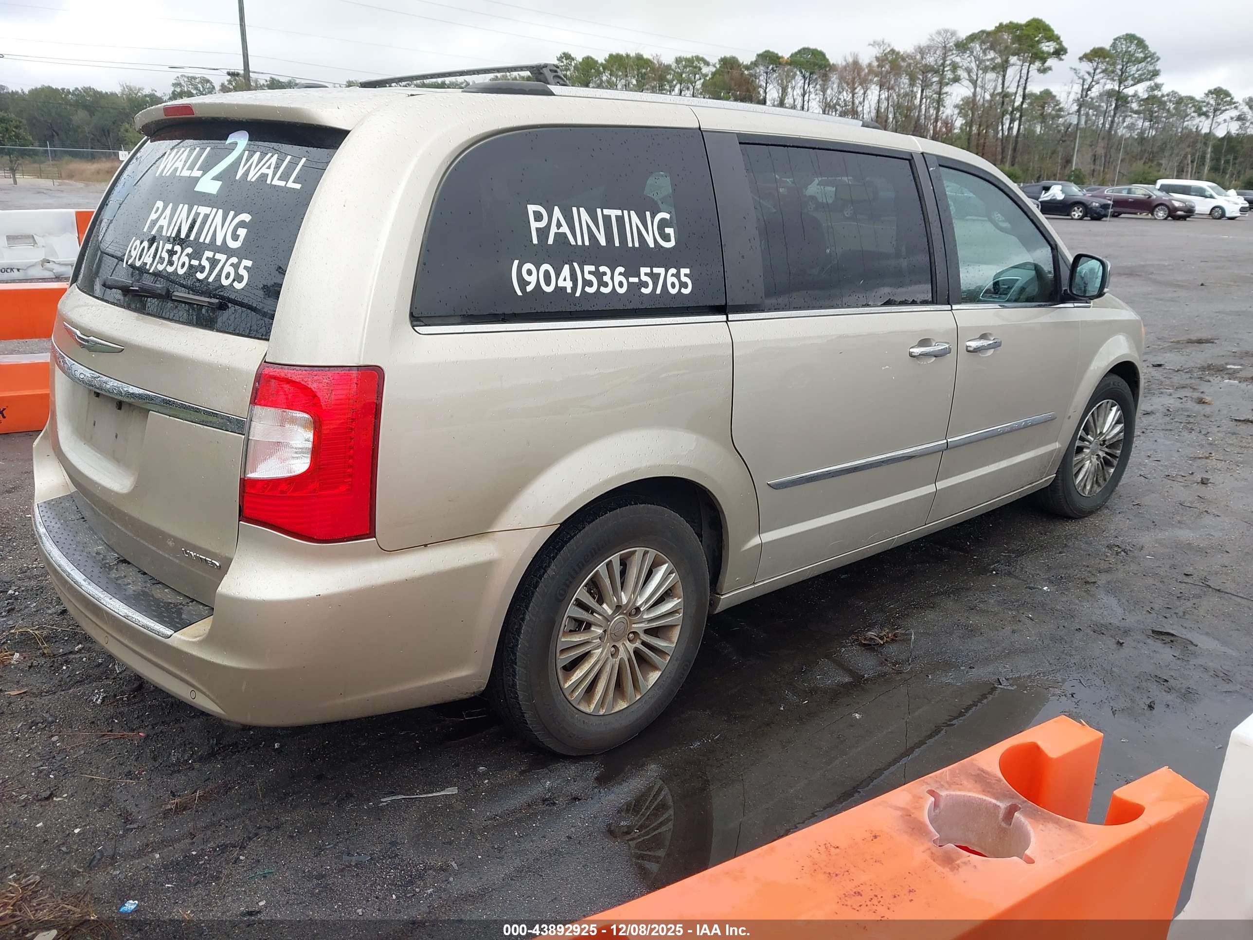 CHRYSLER TOWN image 4