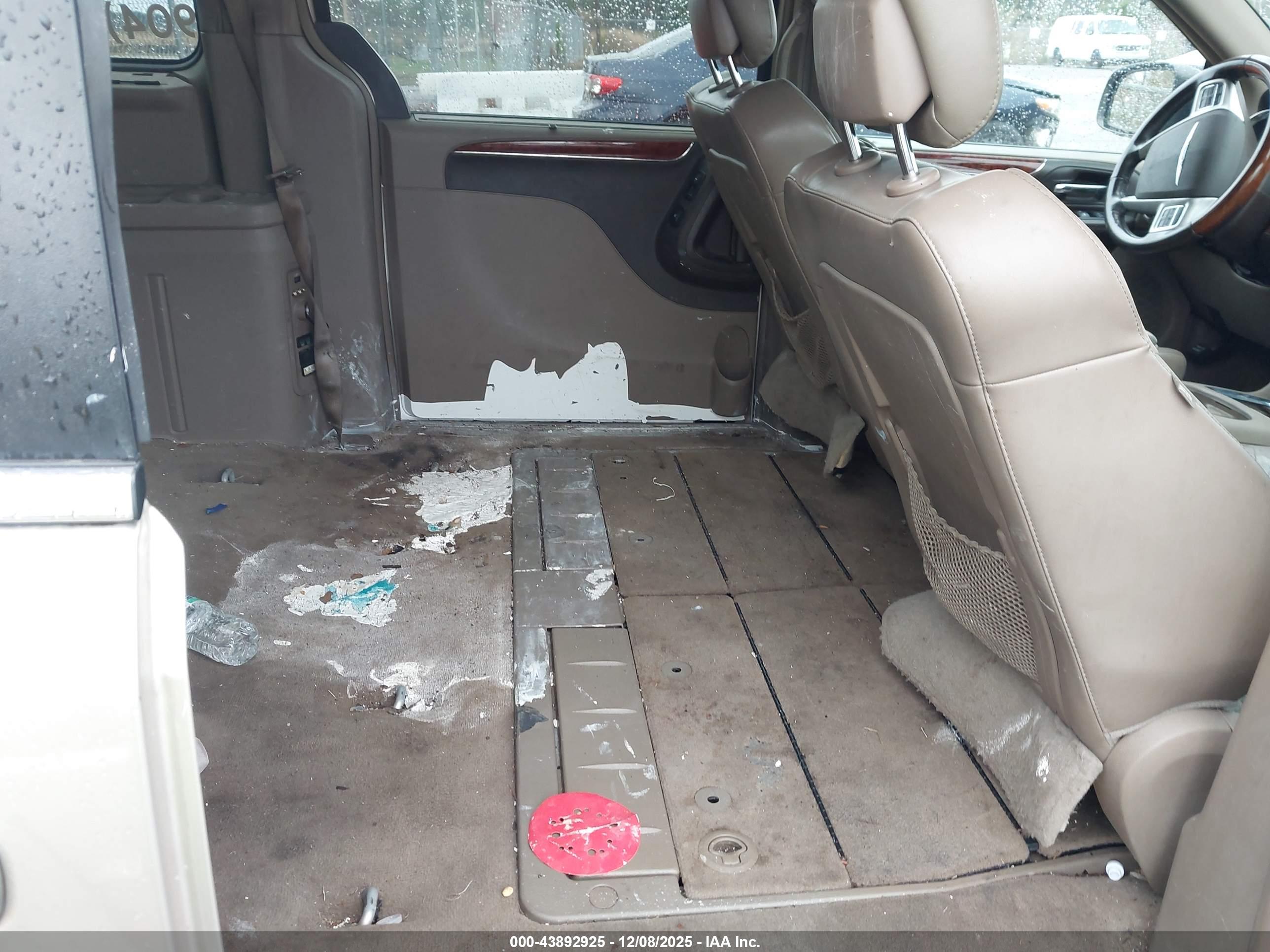 CHRYSLER TOWN image 8