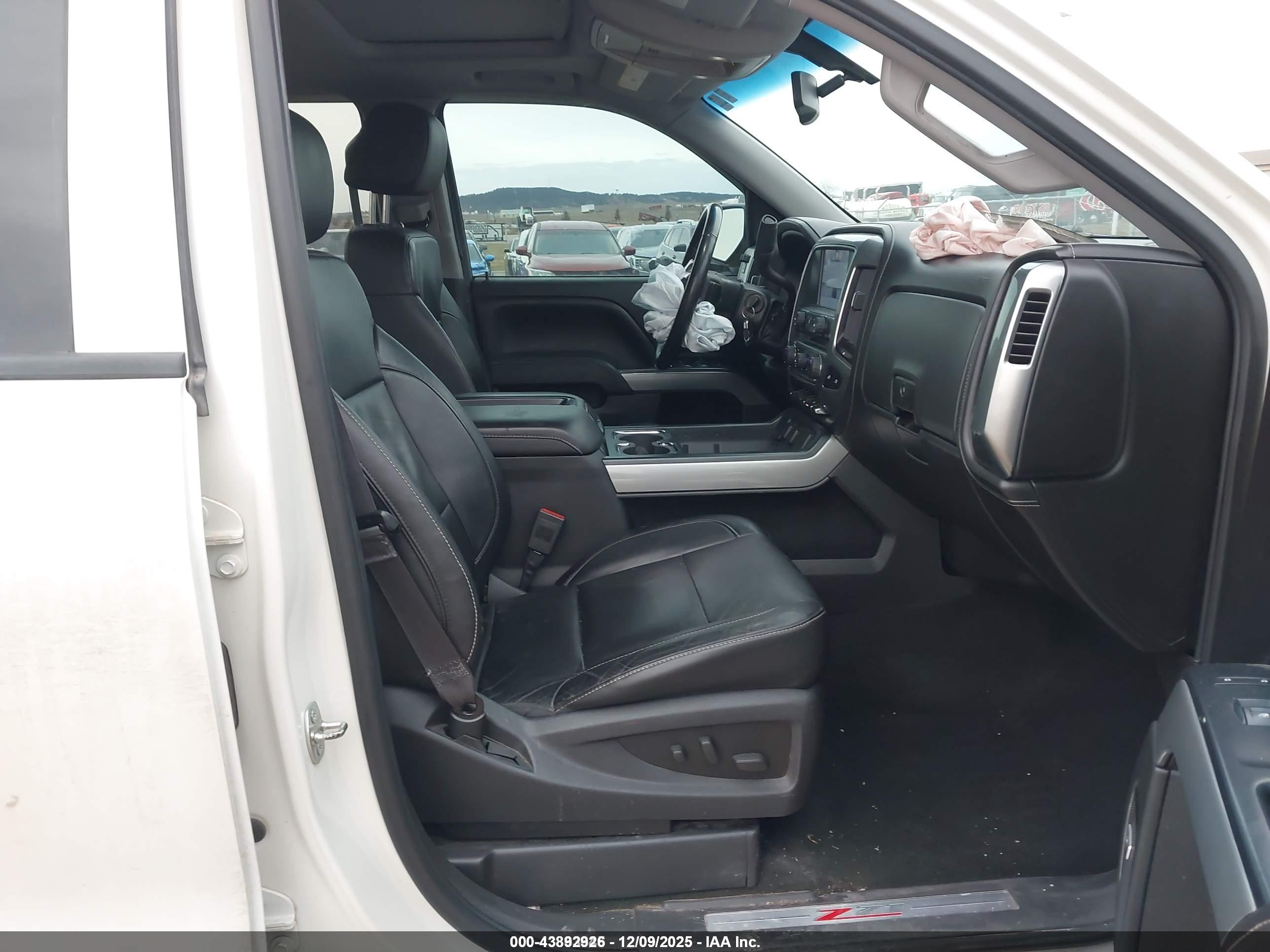 CHEVROLET SILVERADO image 5