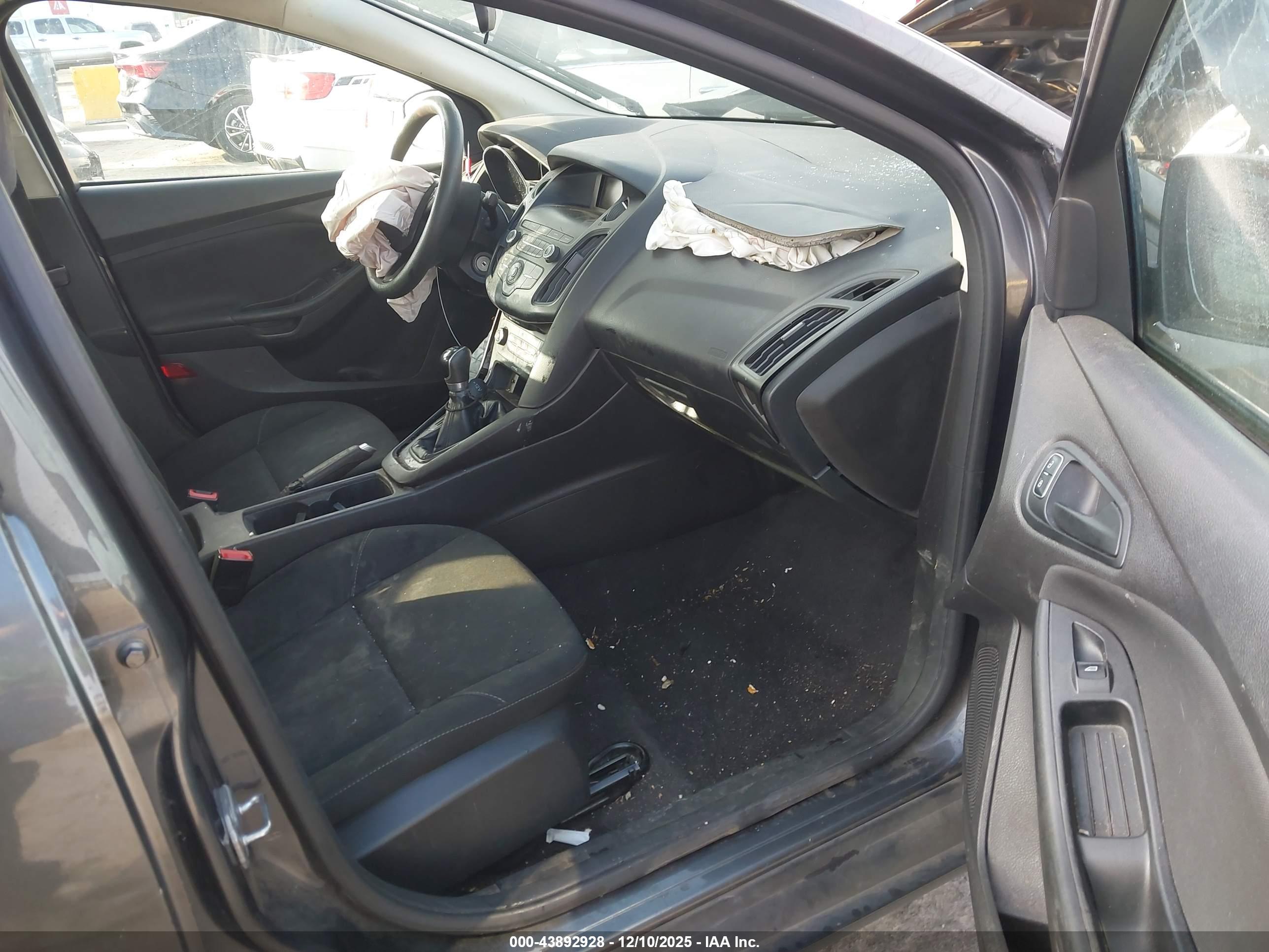 FORD FOCUS image 5