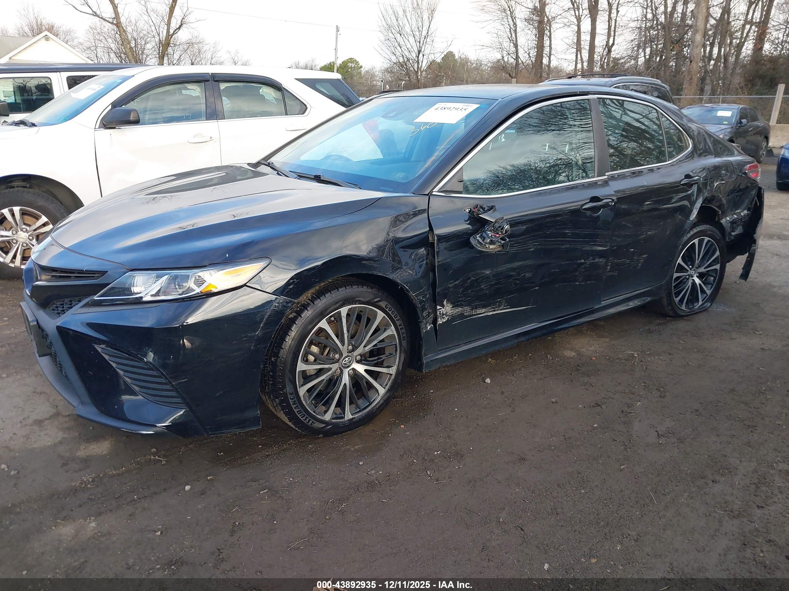 TOYOTA CAMRY image 2