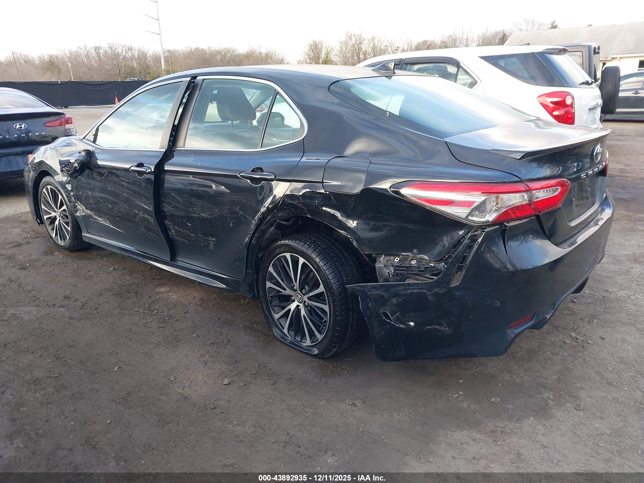 TOYOTA CAMRY image 3