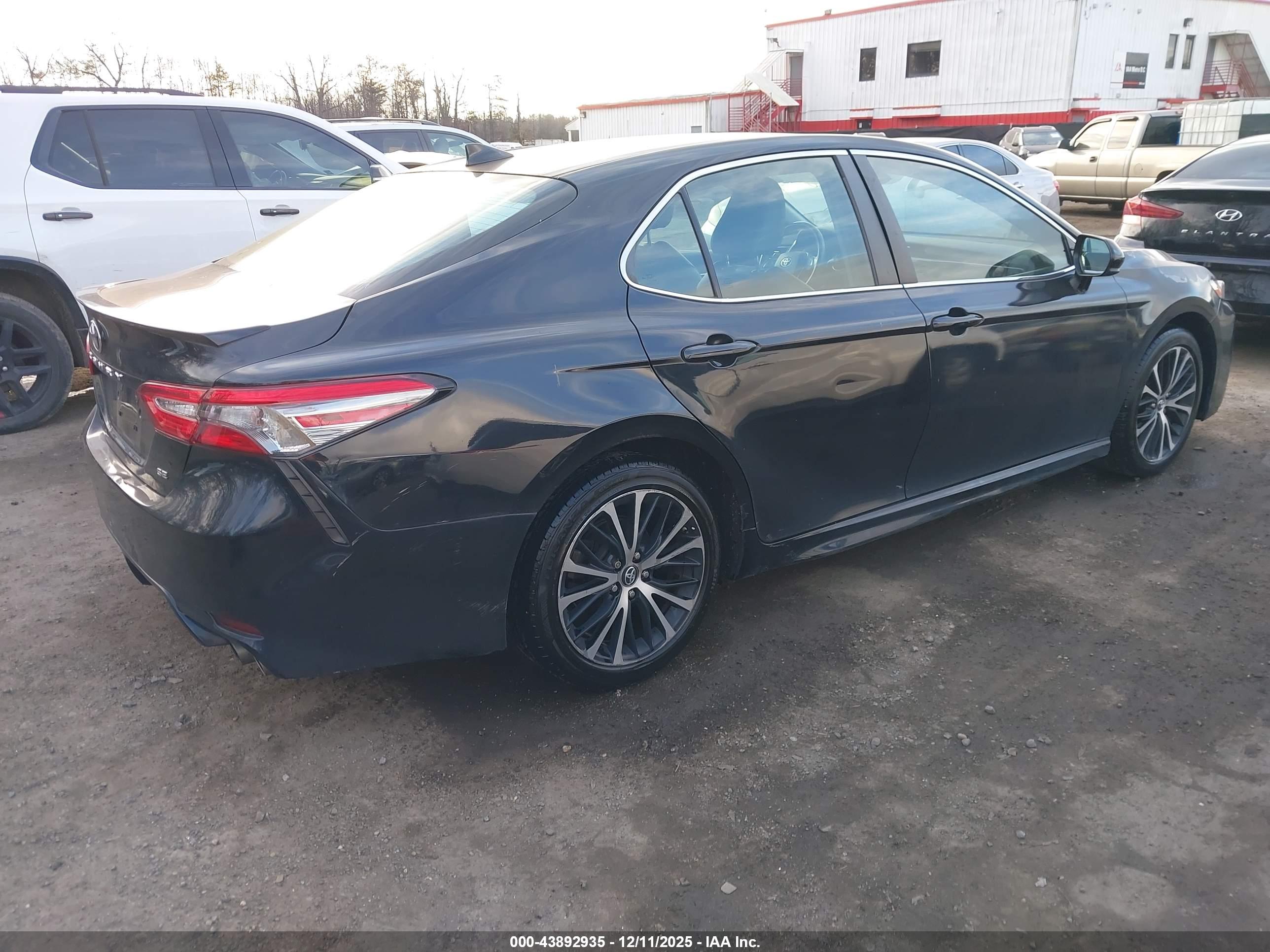 TOYOTA CAMRY image 4