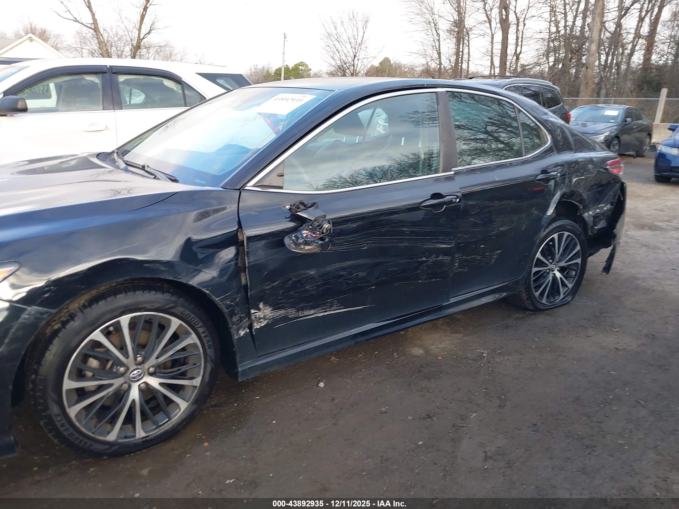 TOYOTA CAMRY image 6
