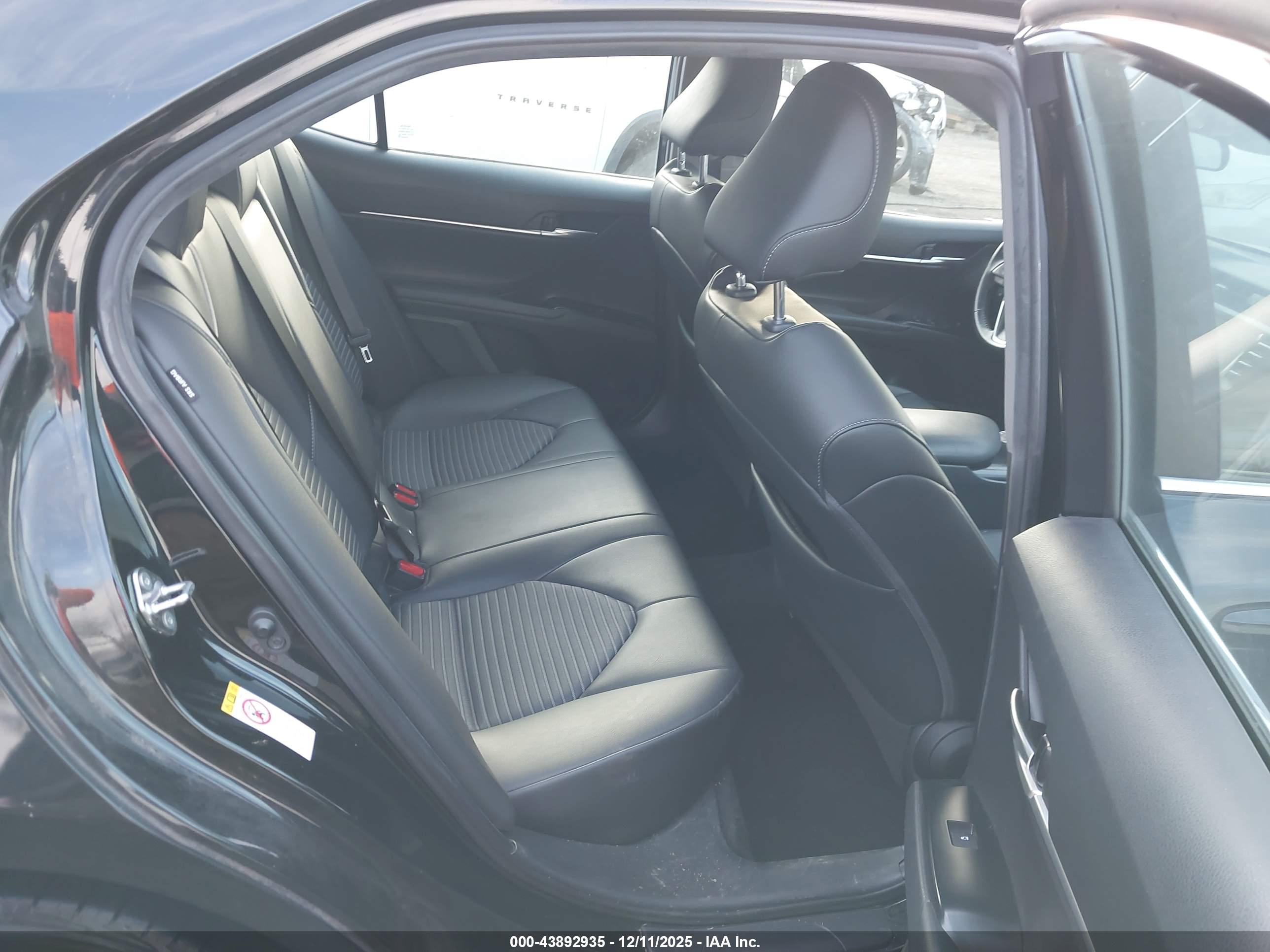 TOYOTA CAMRY image 8