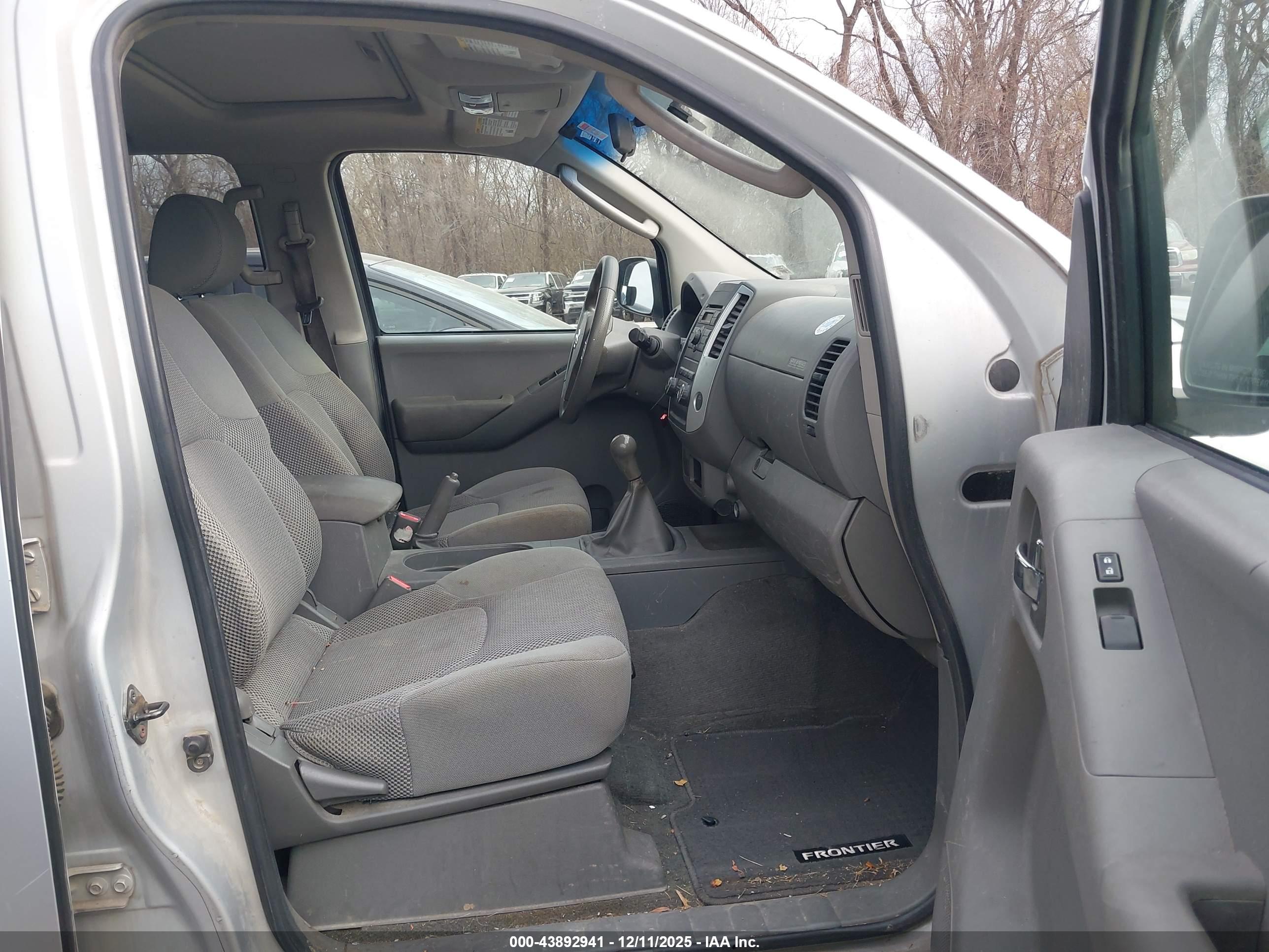 NISSAN FRONTIER image 5