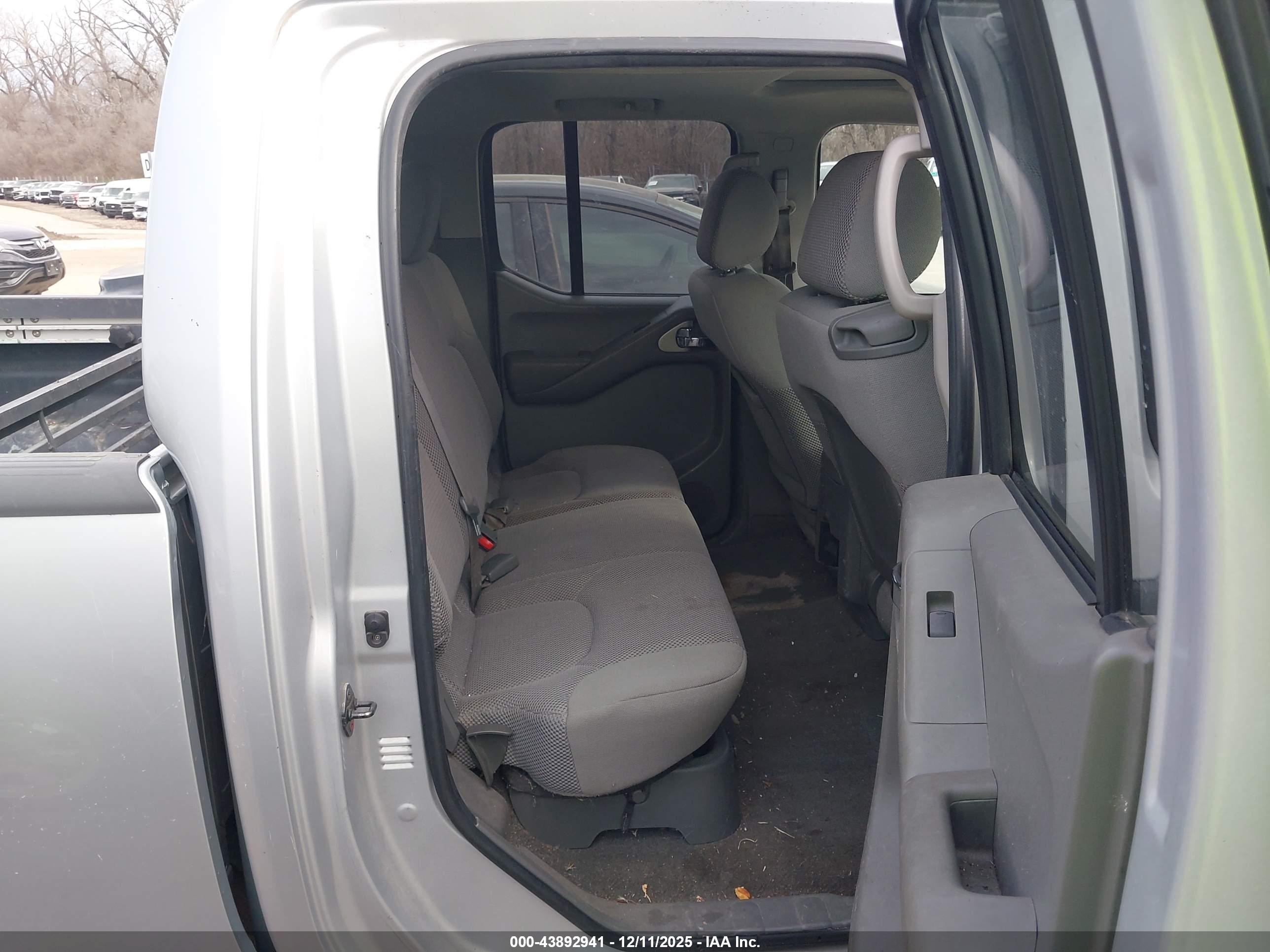 NISSAN FRONTIER image 8