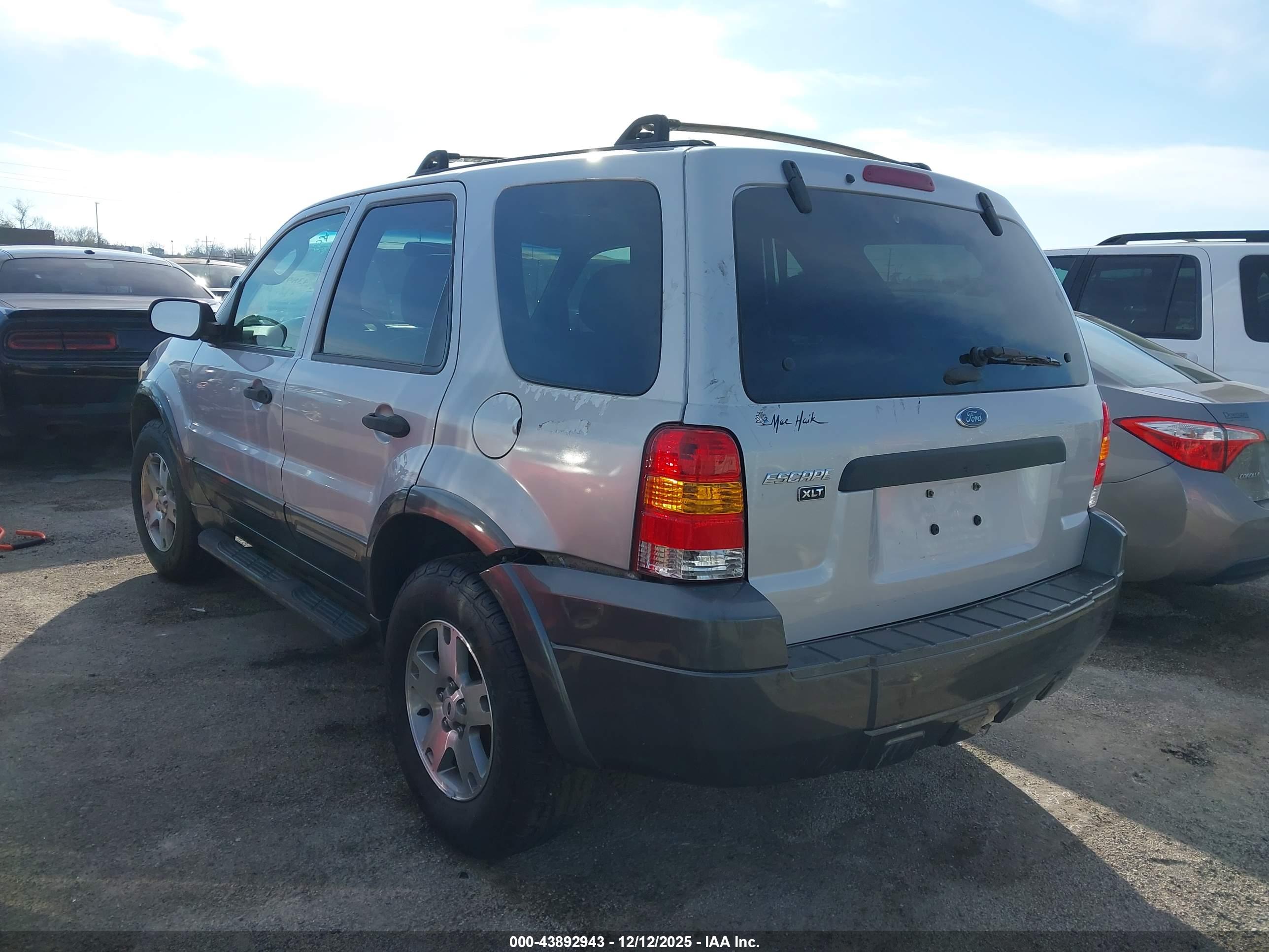 FORD ESCAPE image 3