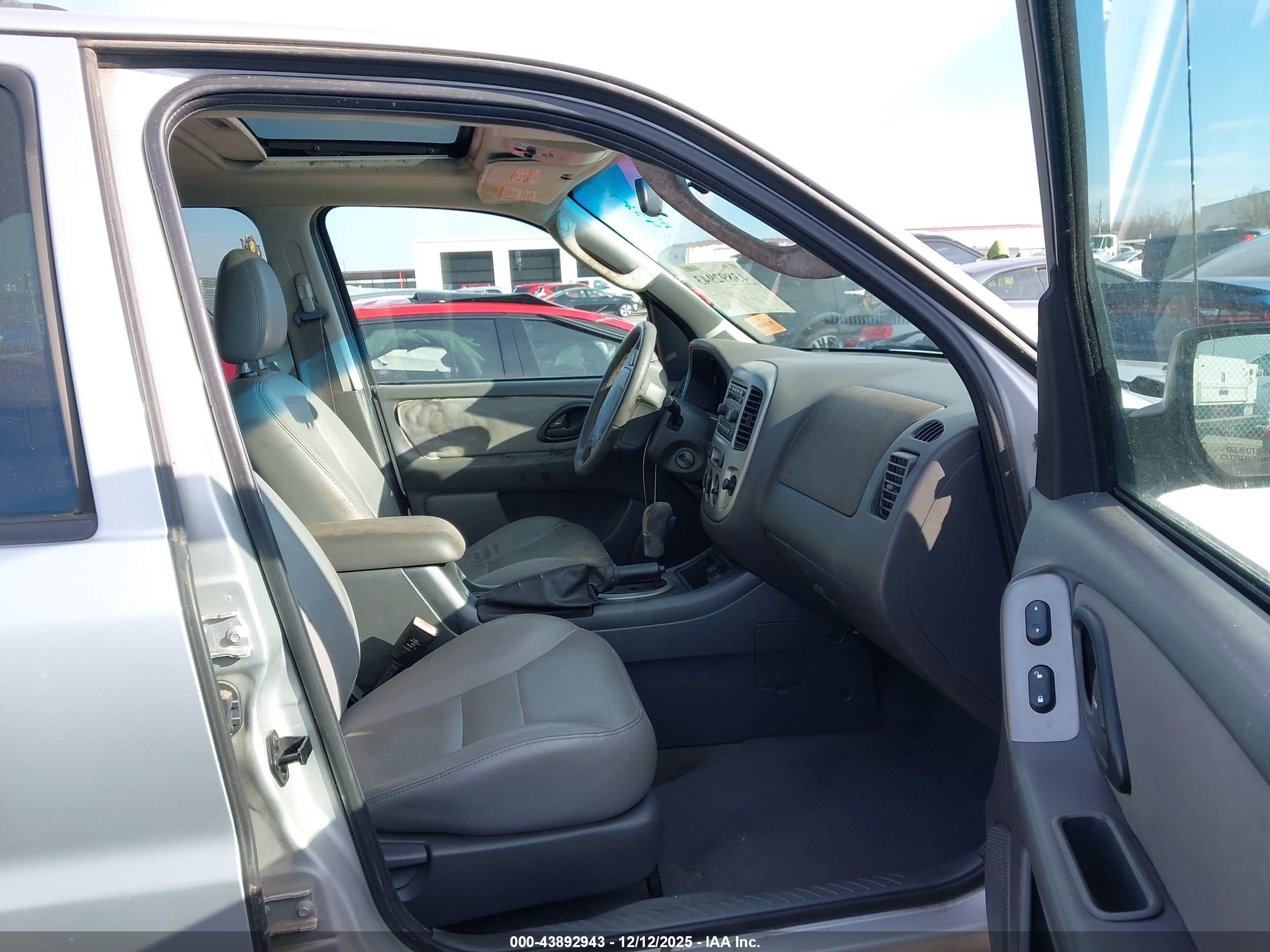 FORD ESCAPE image 5