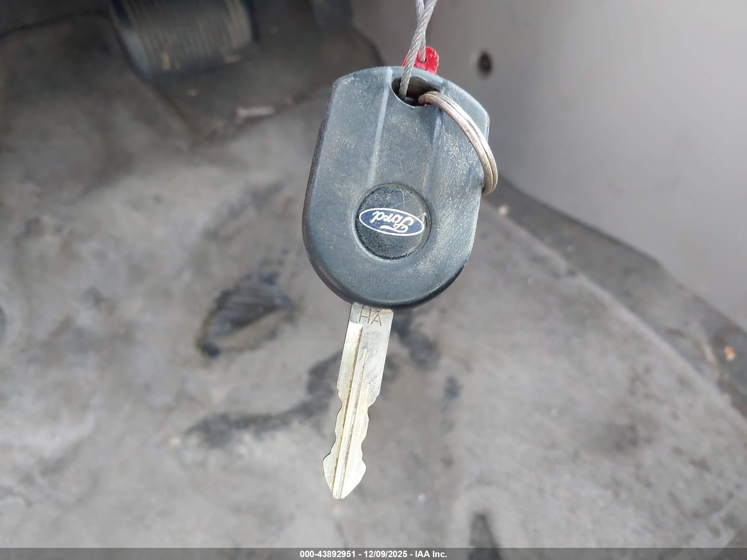 FORD ESCAPE image 11