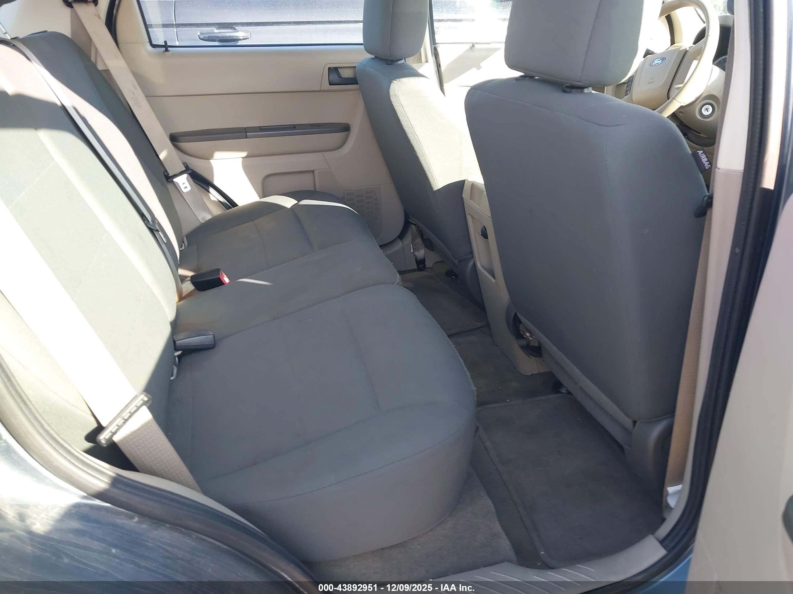FORD ESCAPE image 8