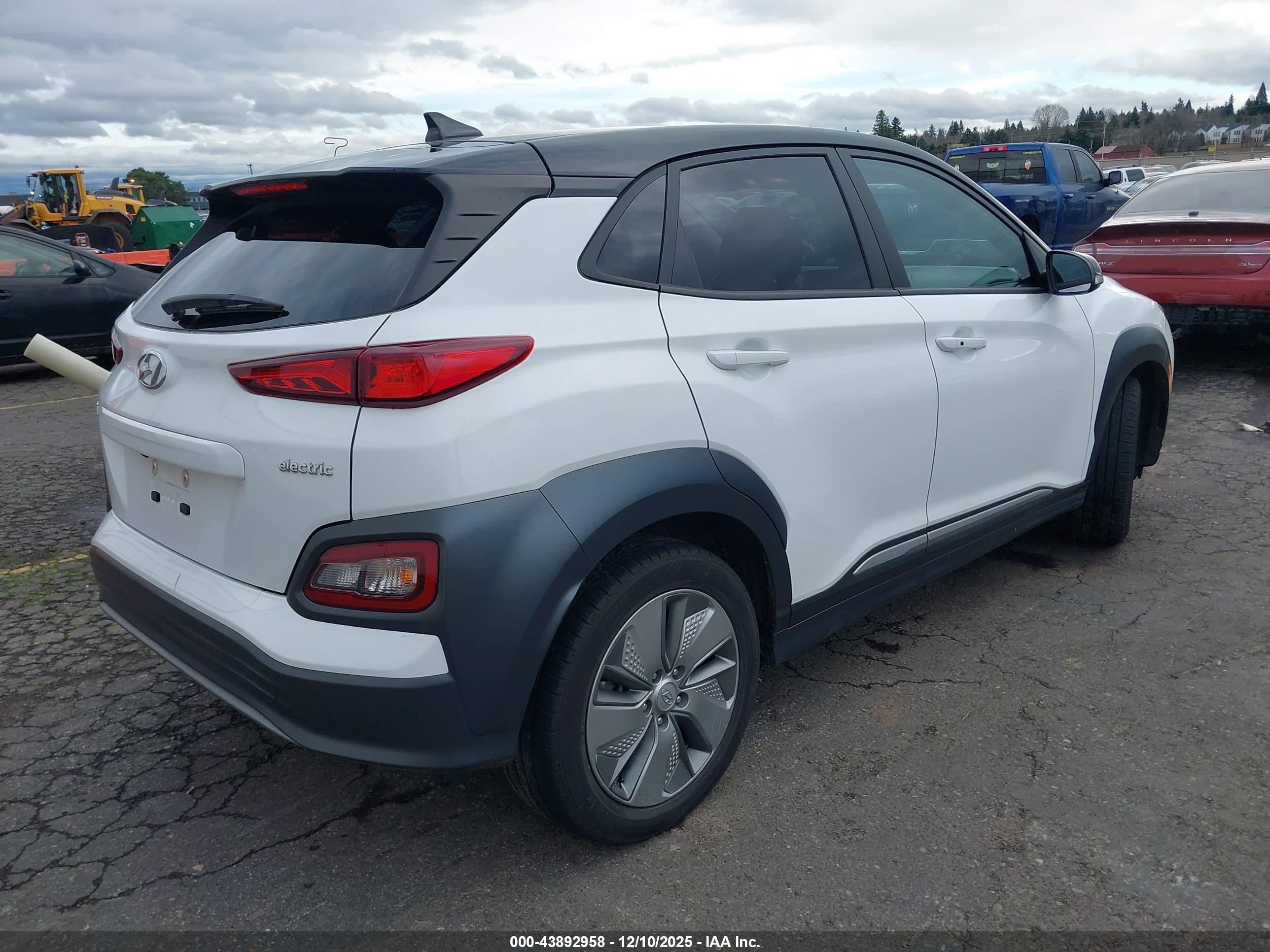 HYUNDAI KONA image 4