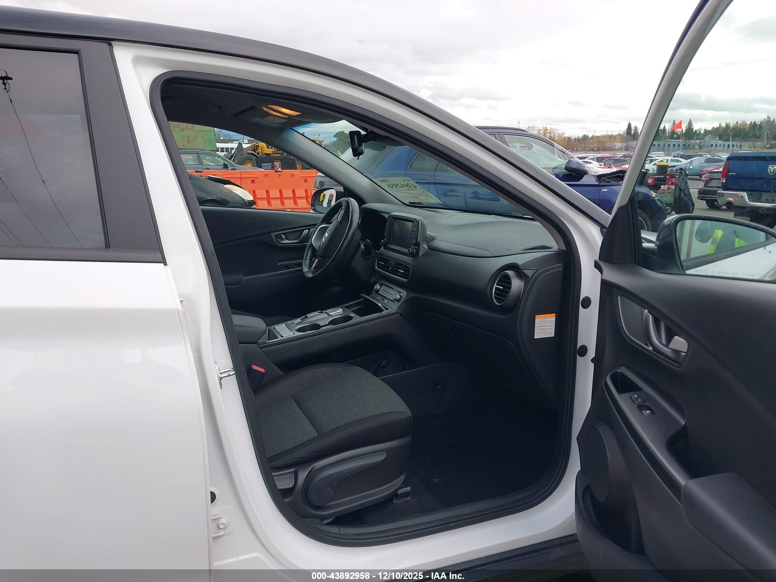 HYUNDAI KONA image 5
