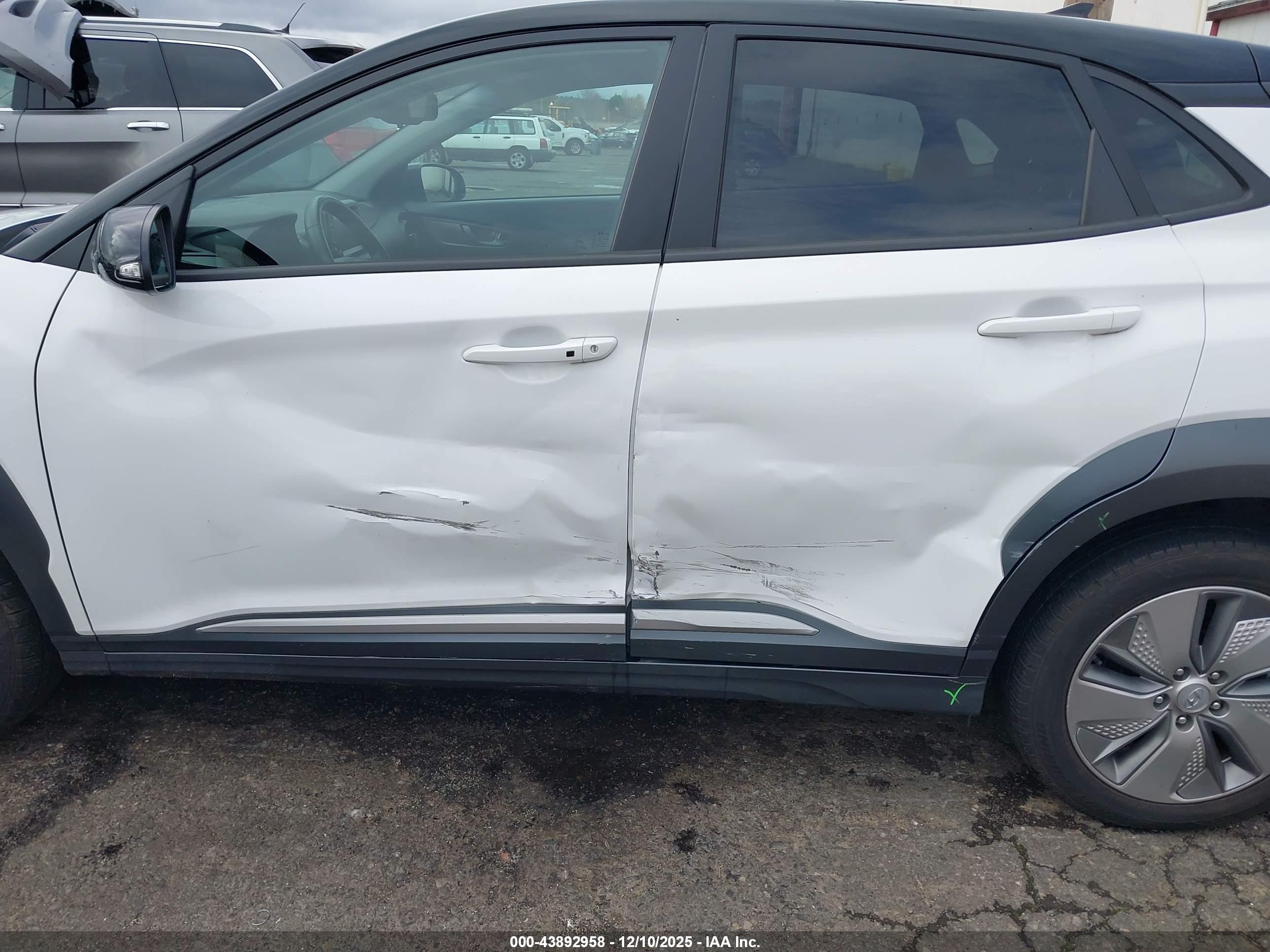 HYUNDAI KONA image 6