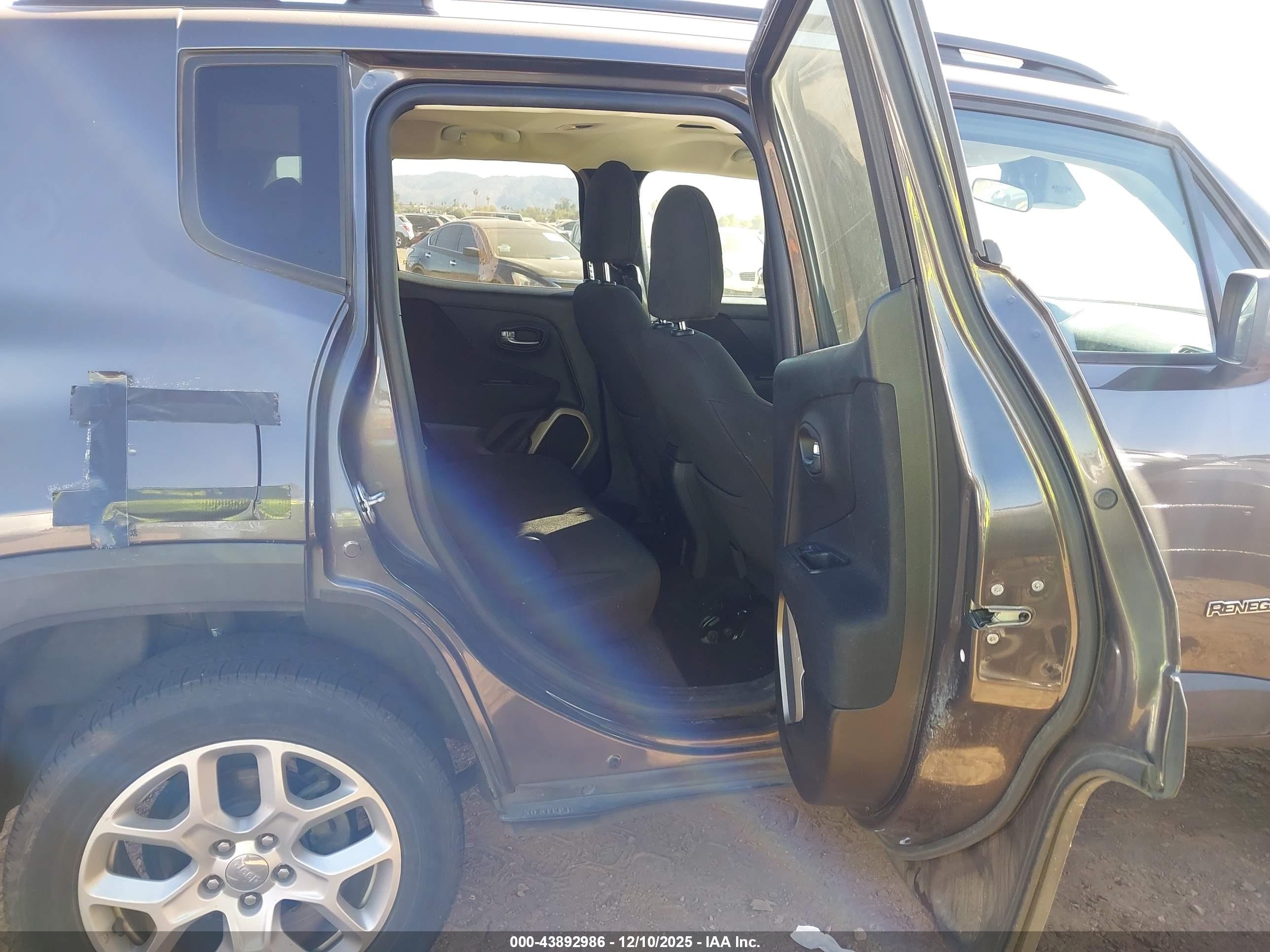 JEEP RENEGADE image 8