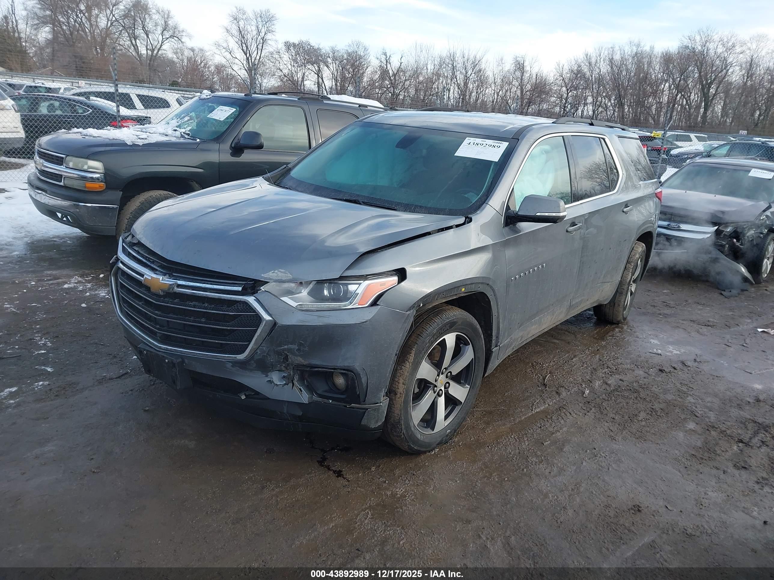 CHEVROLET TRAVERSE image 2