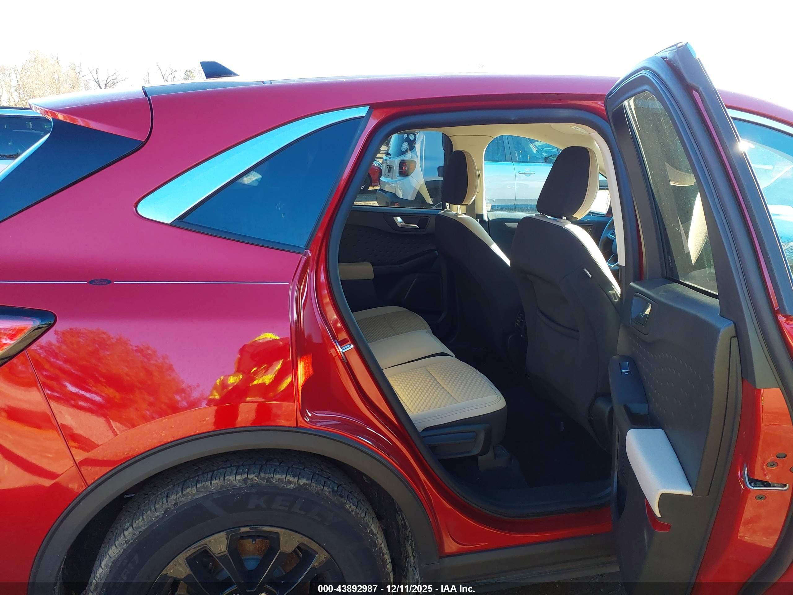FORD ESCAPE image 8