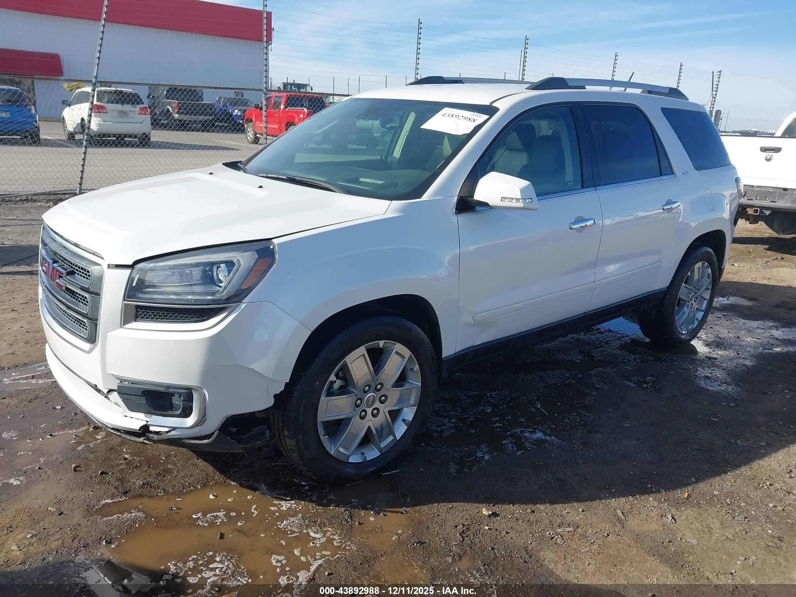 GMC ACADIA image 2