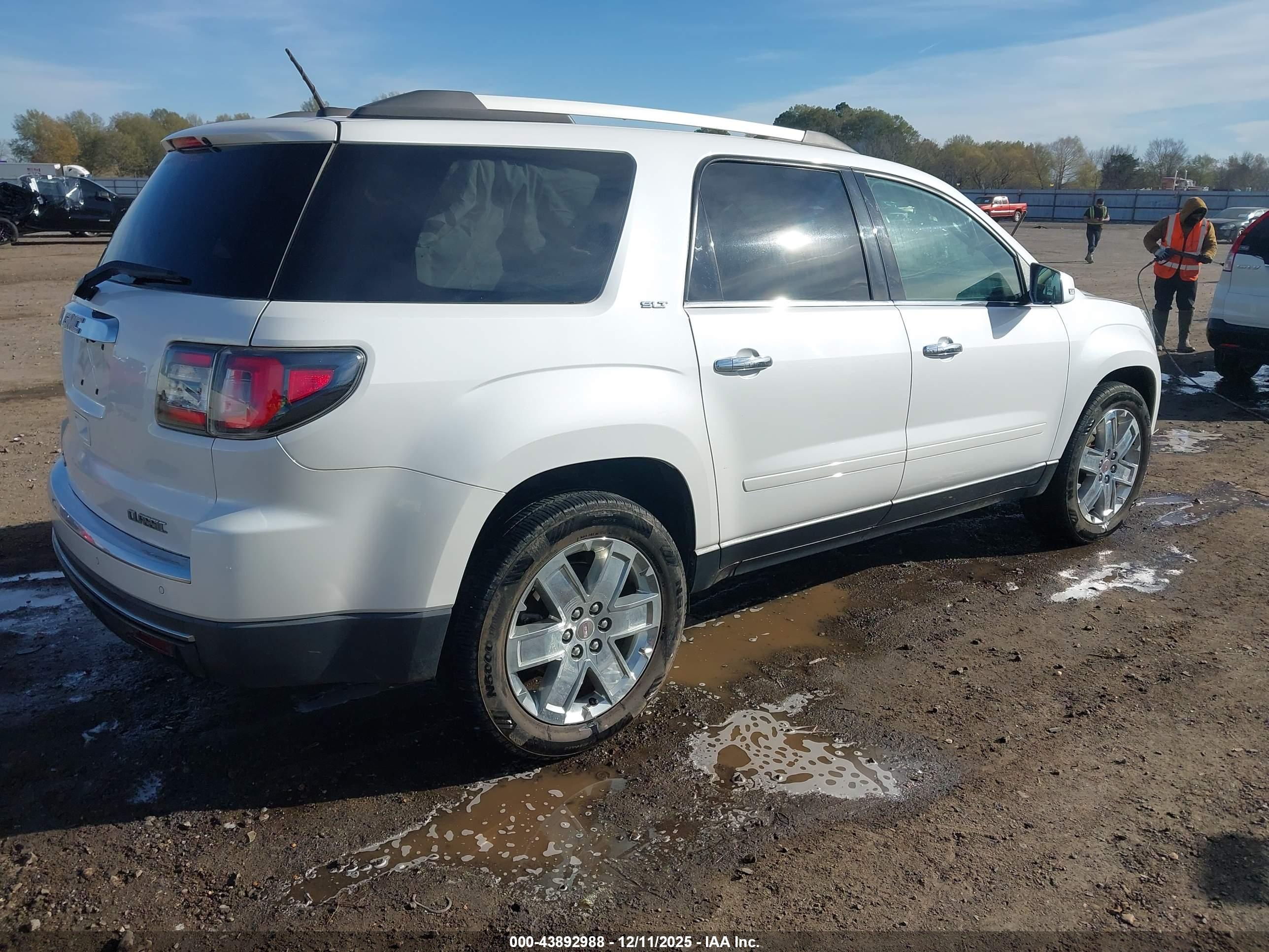 GMC ACADIA image 4