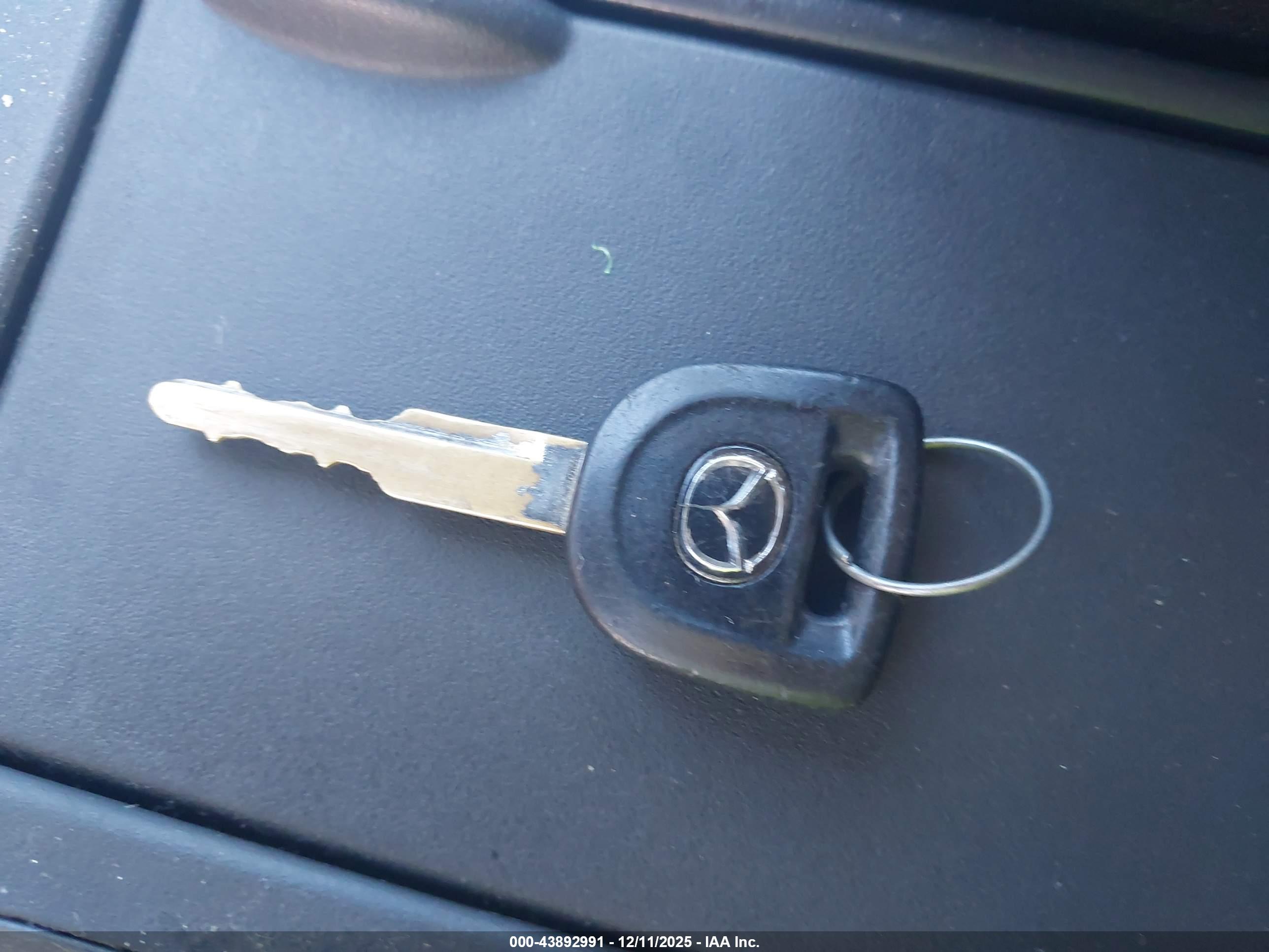 MAZDA MAZDA3 image 11