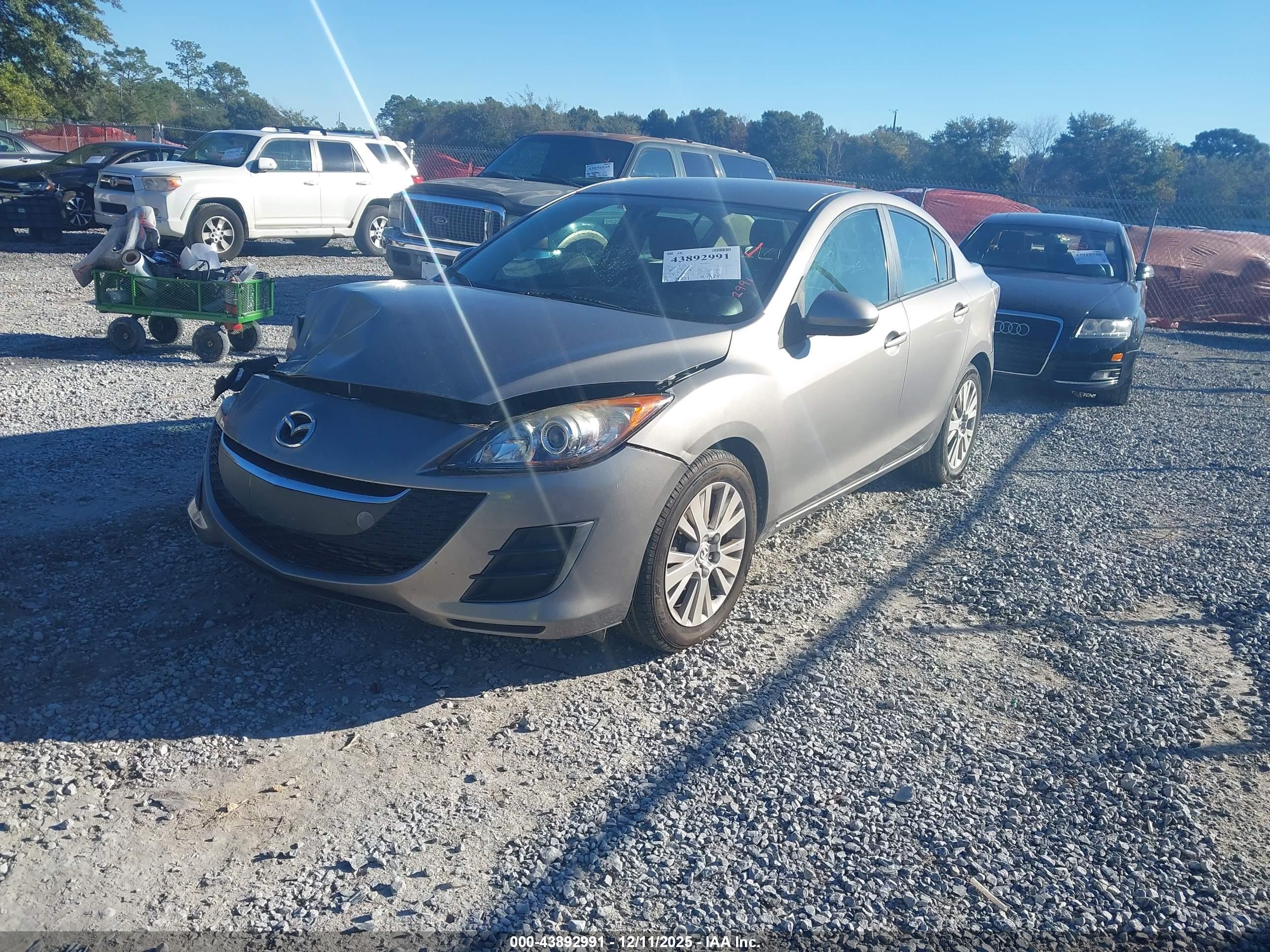 MAZDA MAZDA3 image 2