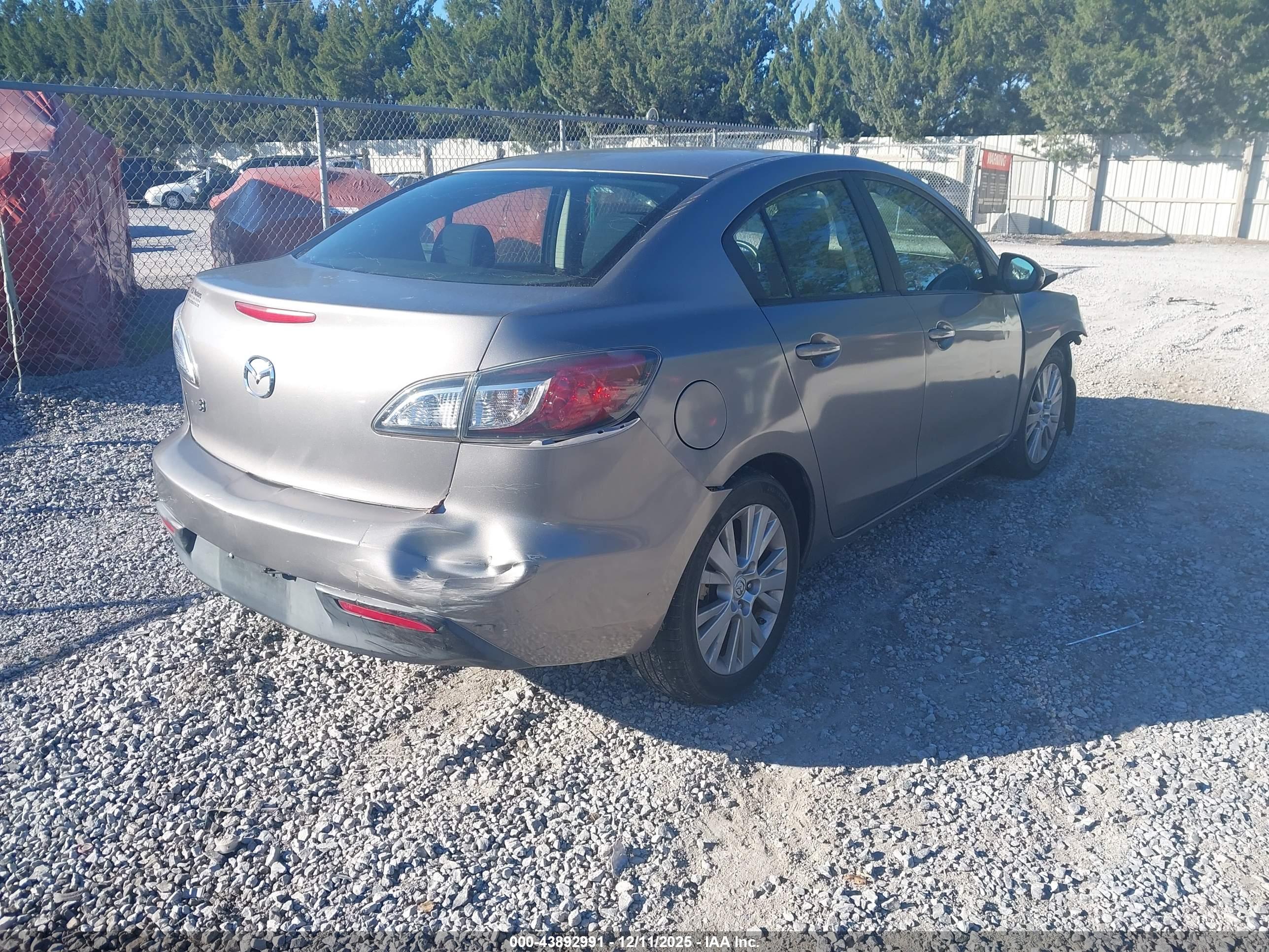 MAZDA MAZDA3 image 4