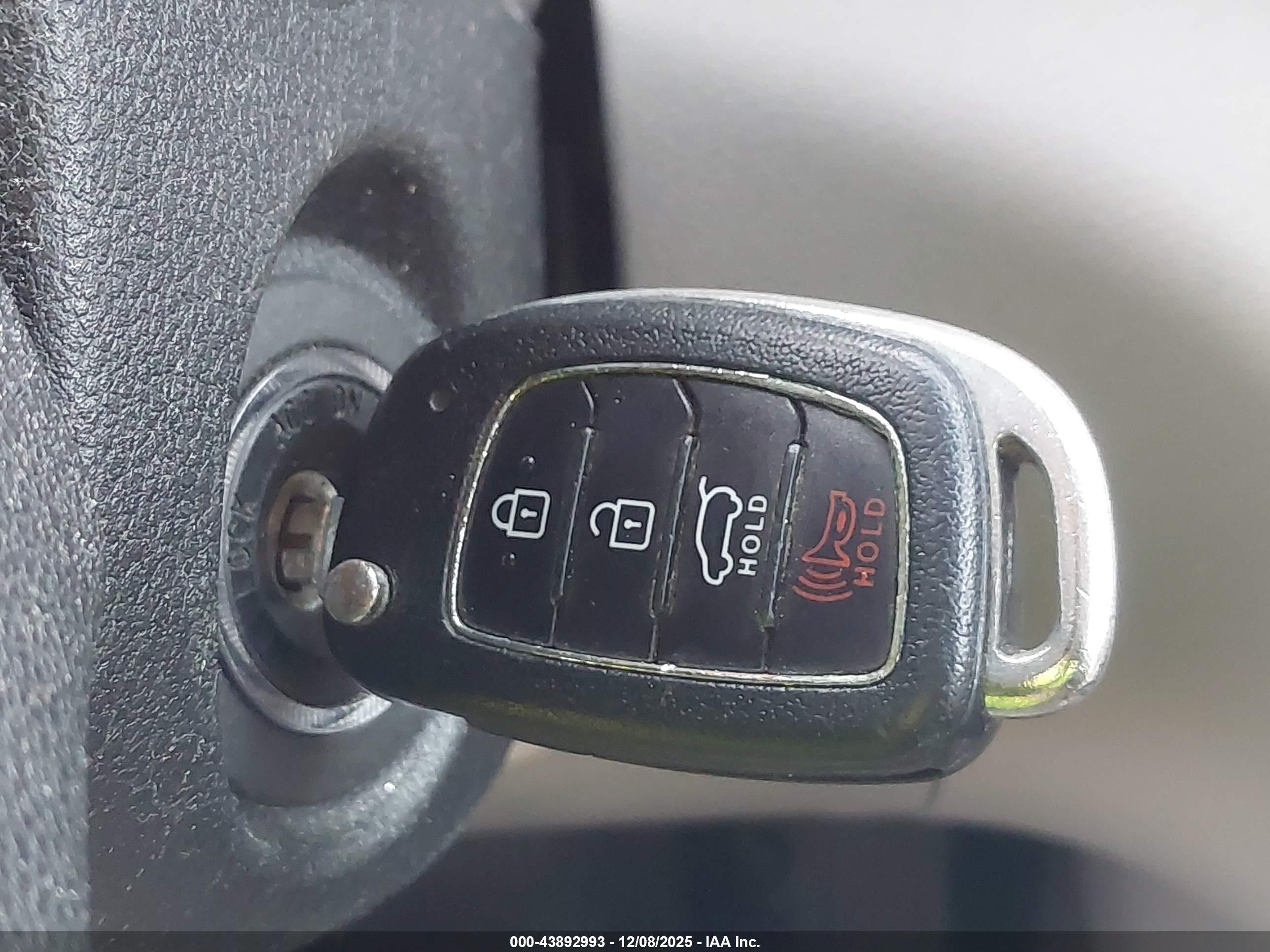 HYUNDAI TUCSON image 11