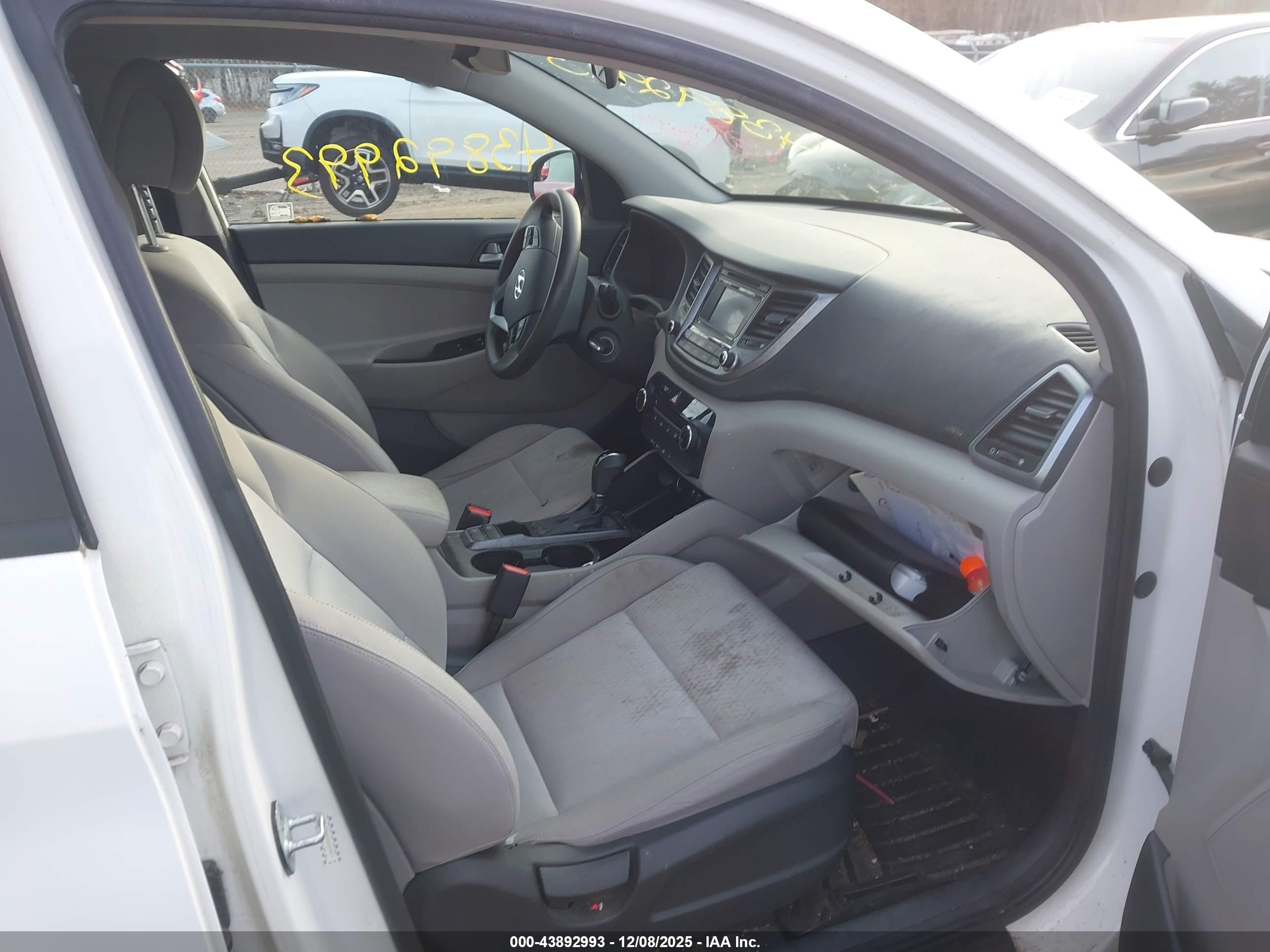 HYUNDAI TUCSON image 5