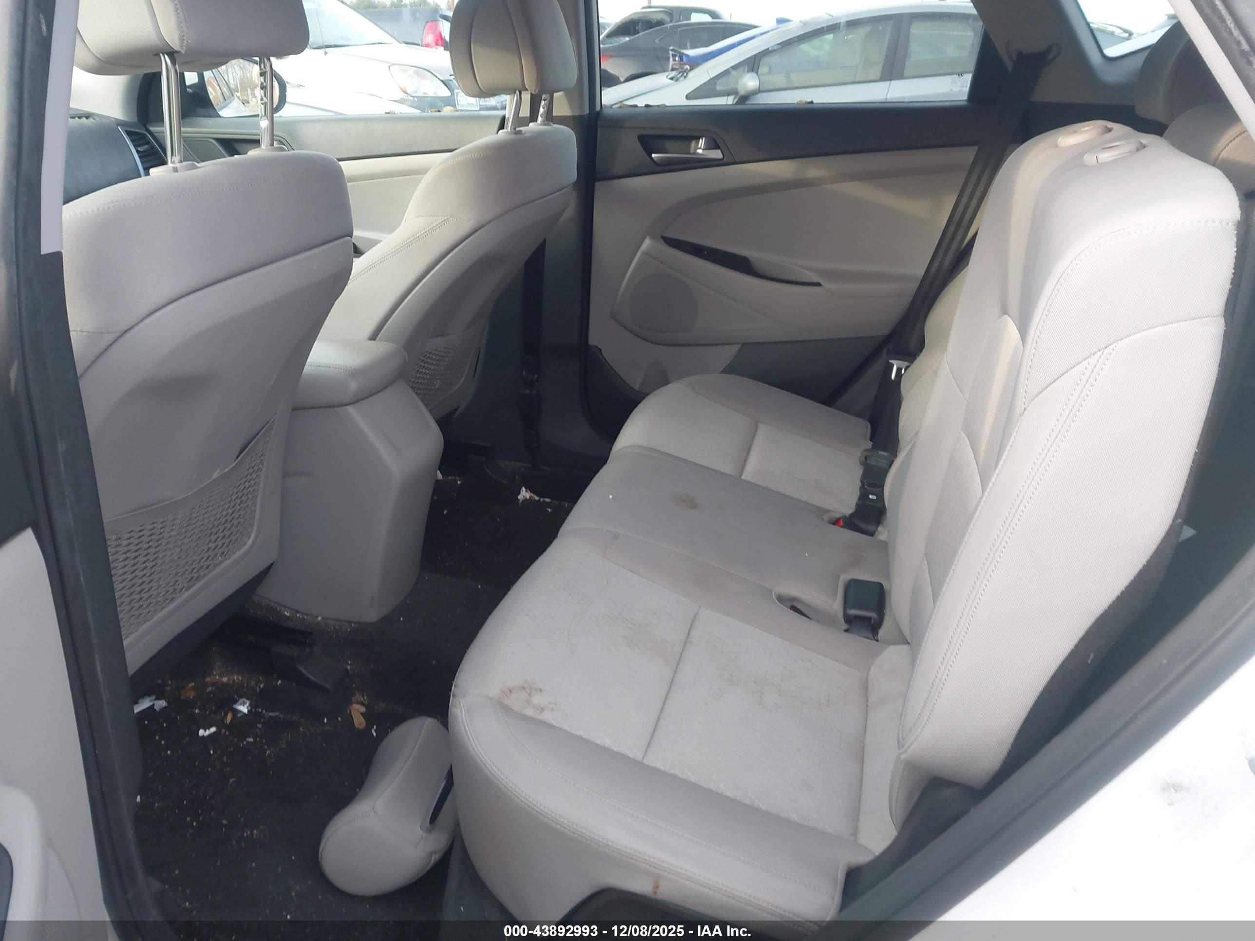 HYUNDAI TUCSON image 8