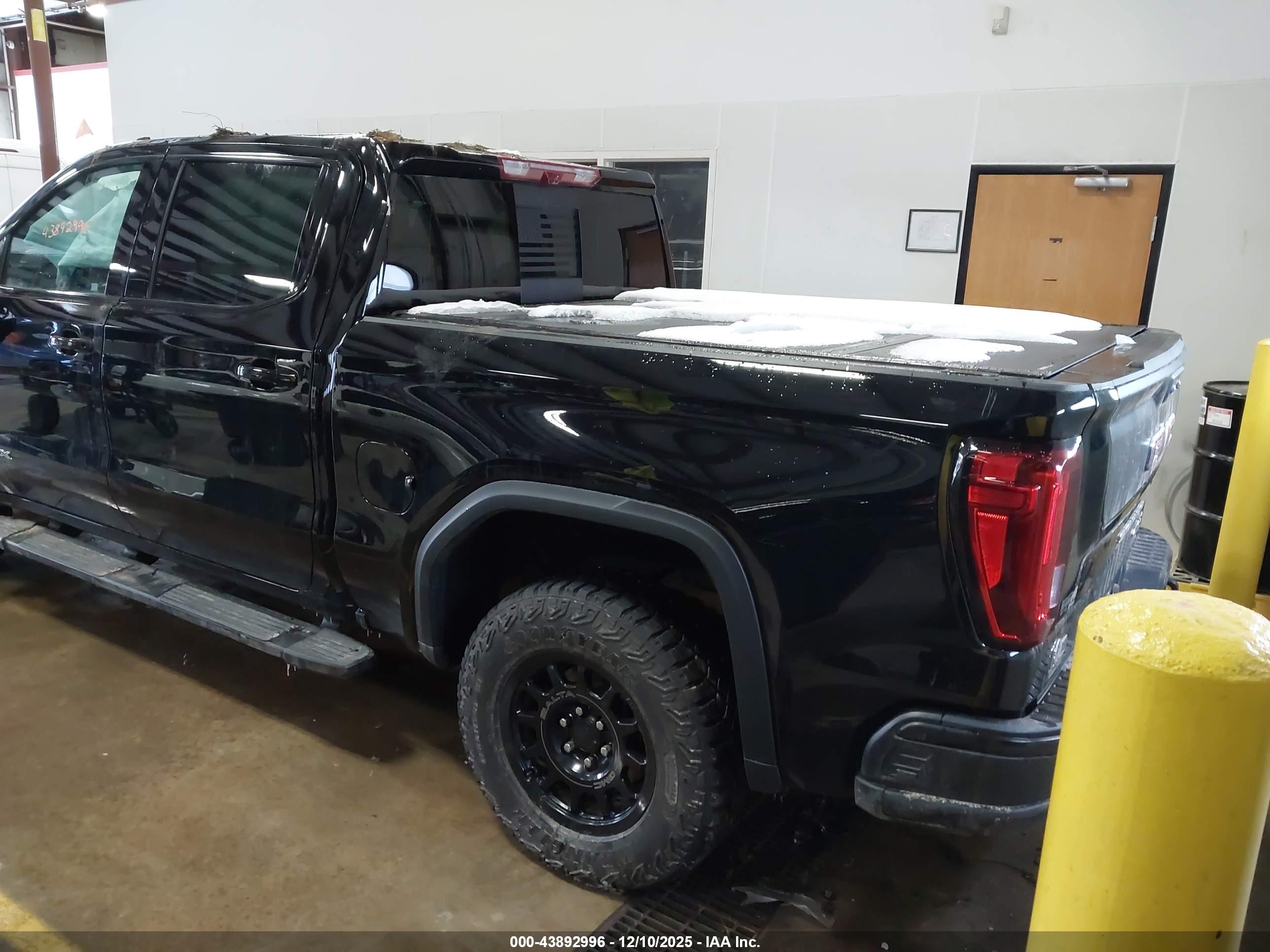 GMC SIERRA image 3