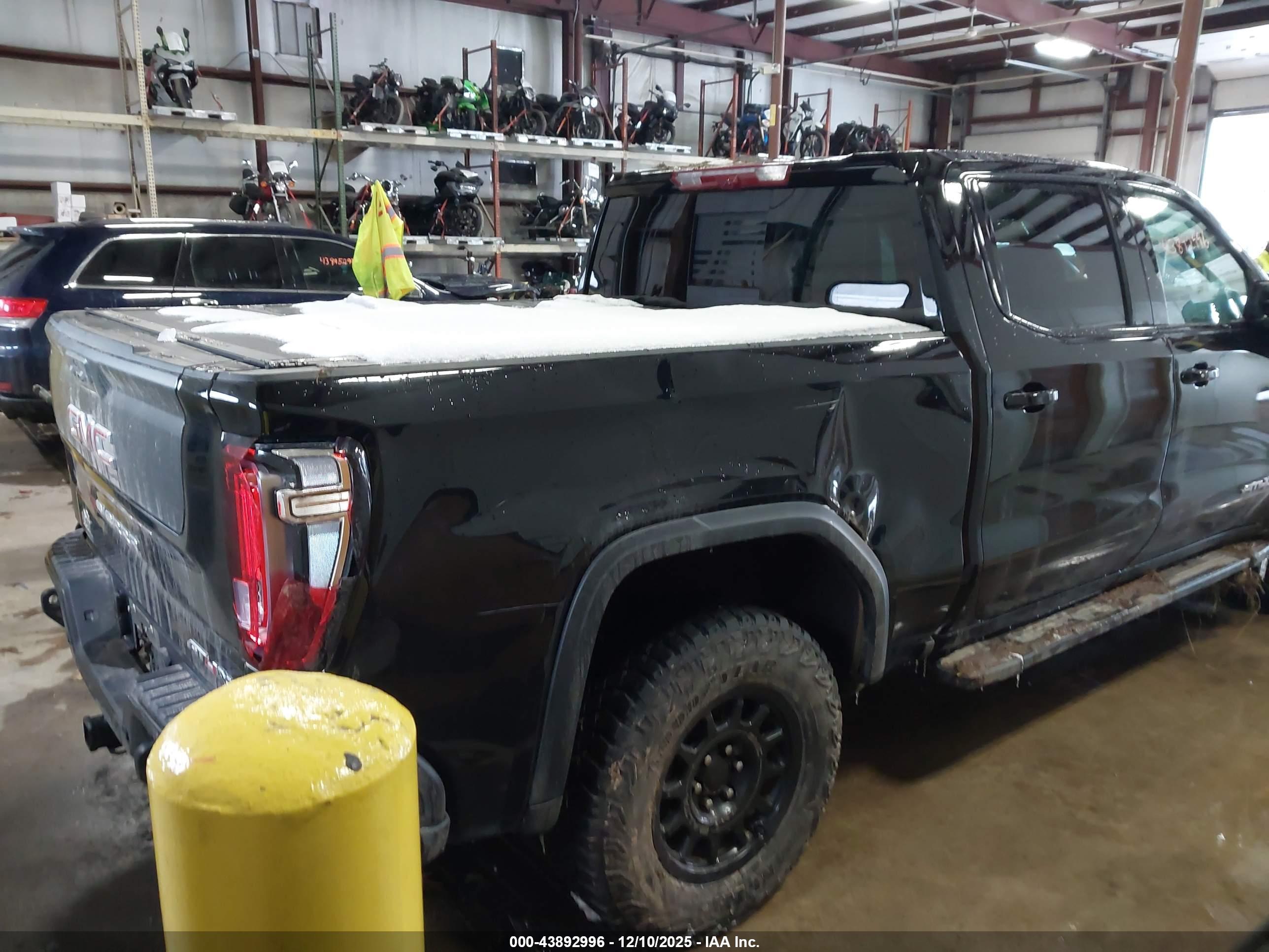 GMC SIERRA image 4
