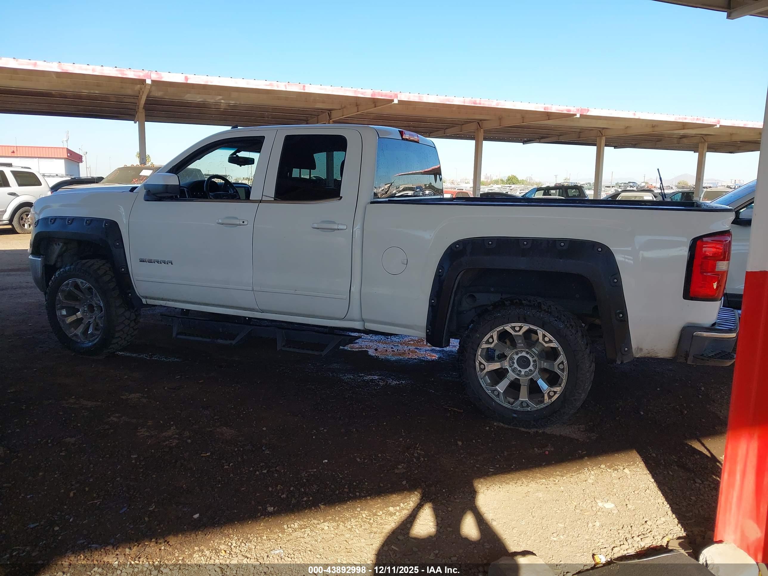 GMC SIERRA image 3