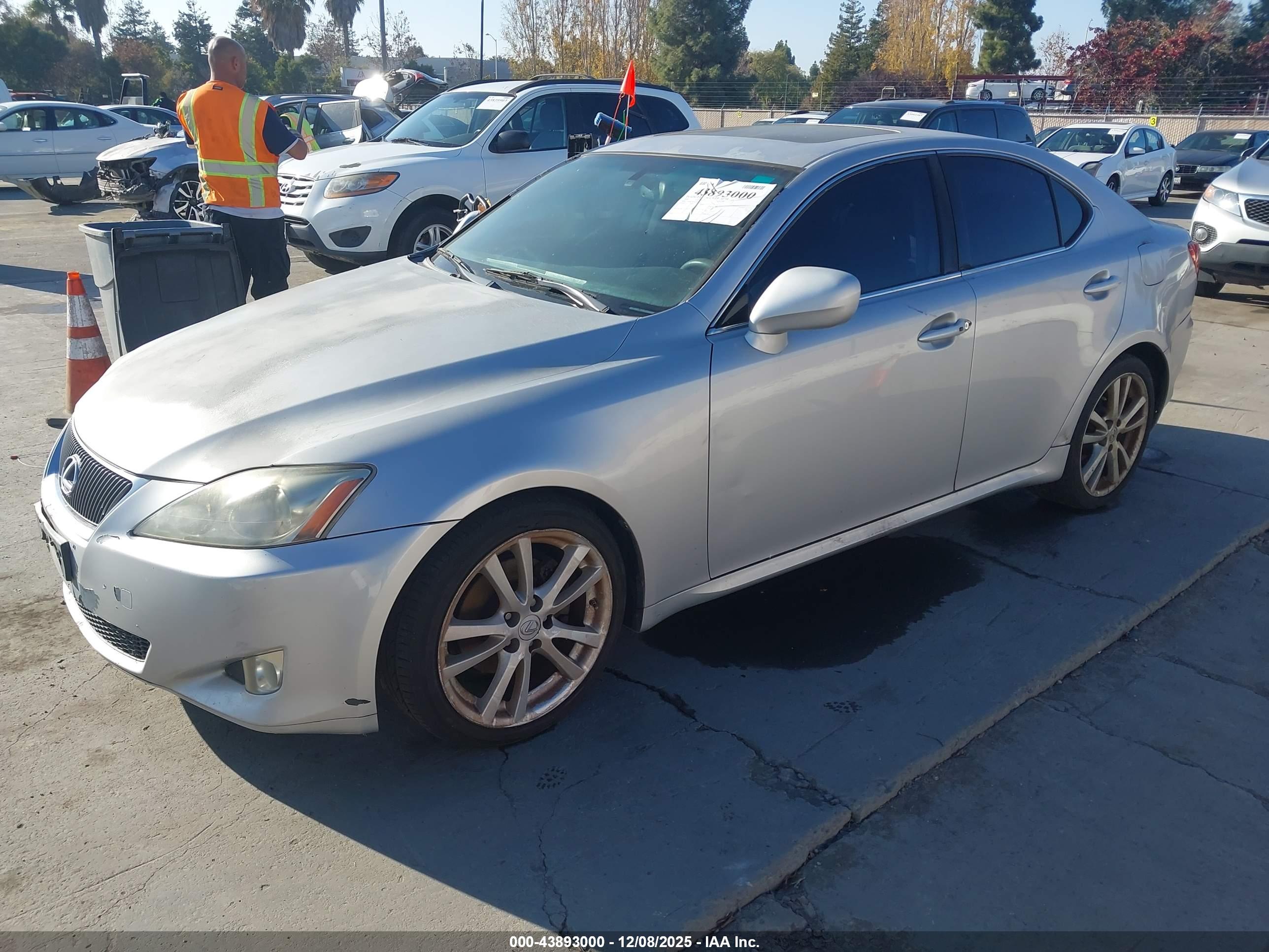 LEXUS IS image 2