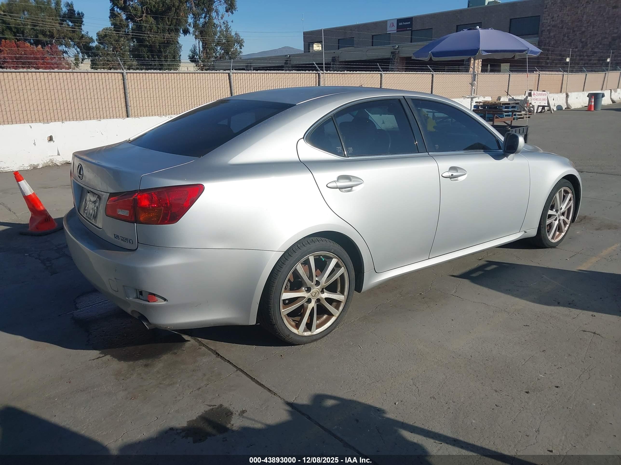LEXUS IS image 4