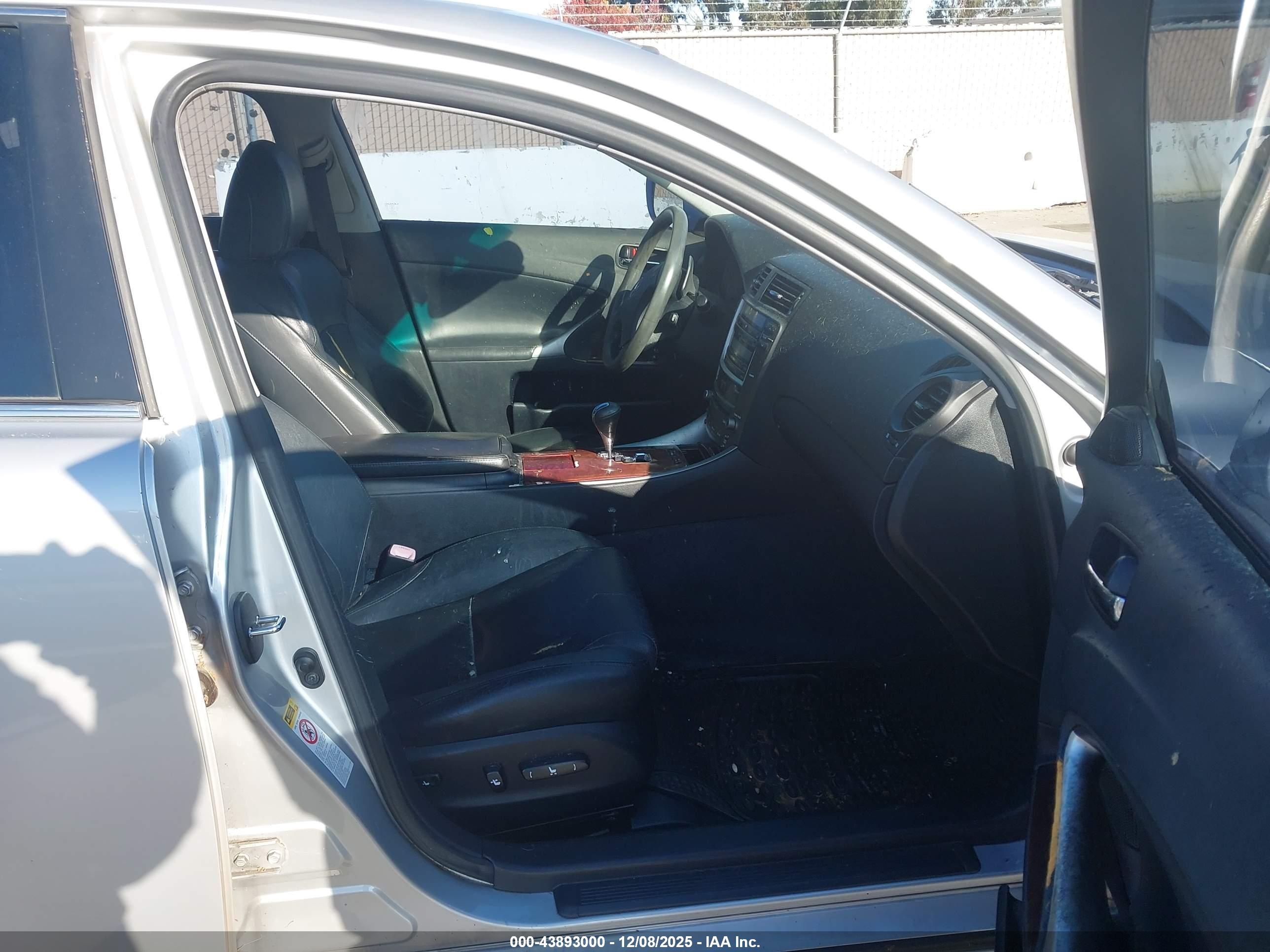 LEXUS IS image 5