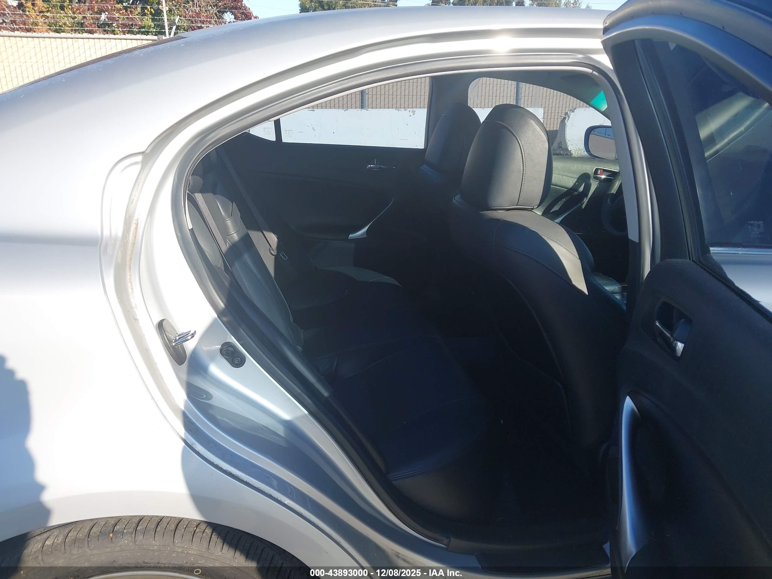 LEXUS IS image 8