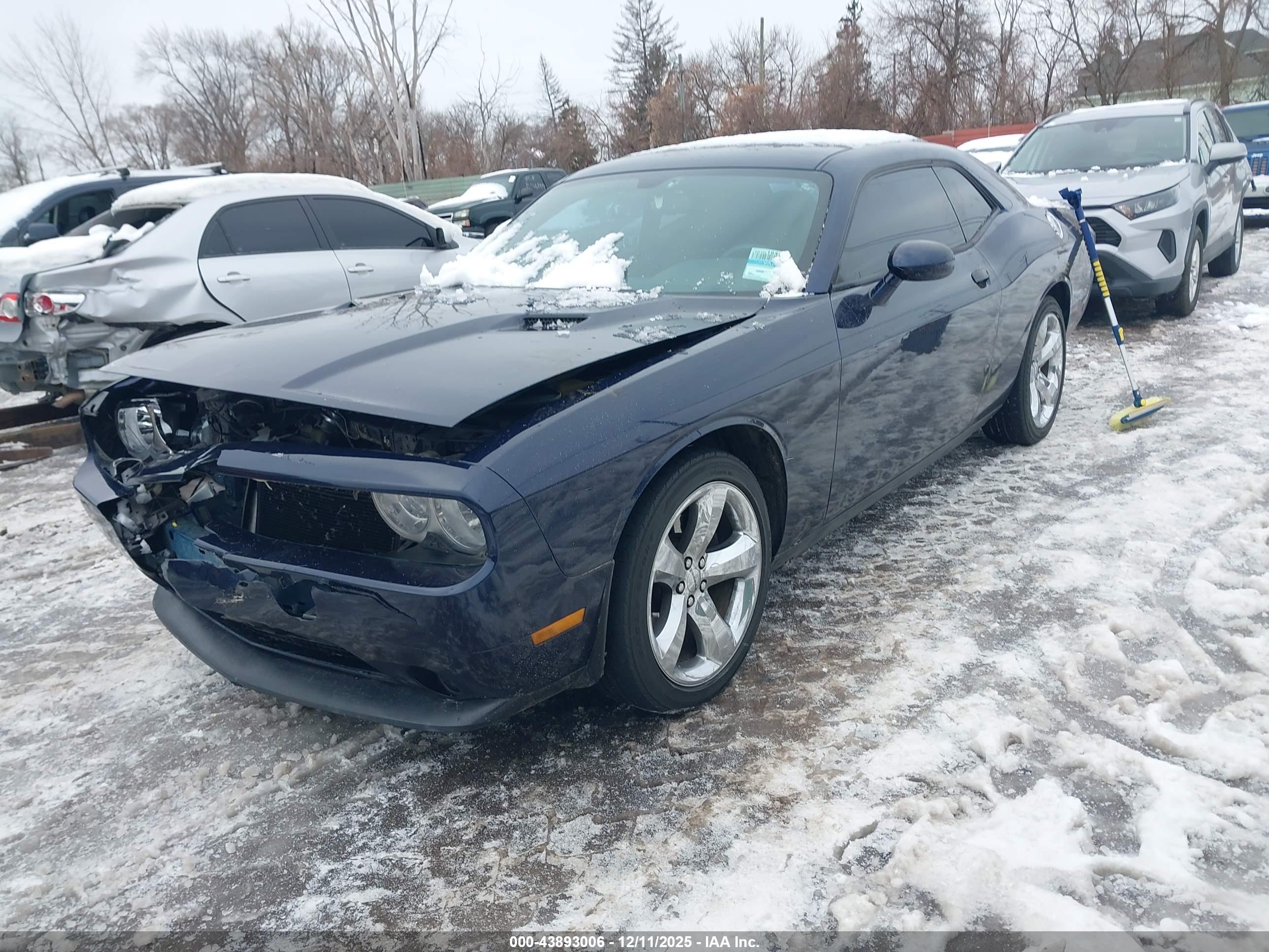DODGE CHALLENGER image 2