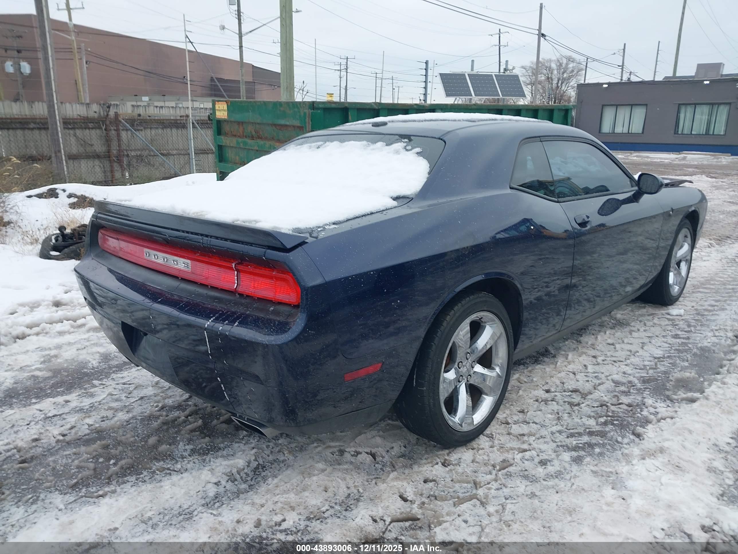 DODGE CHALLENGER image 4
