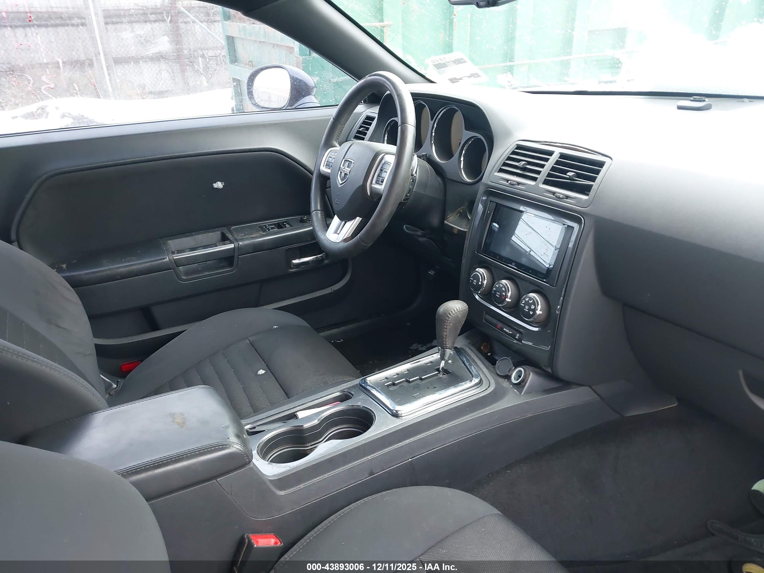 DODGE CHALLENGER image 5