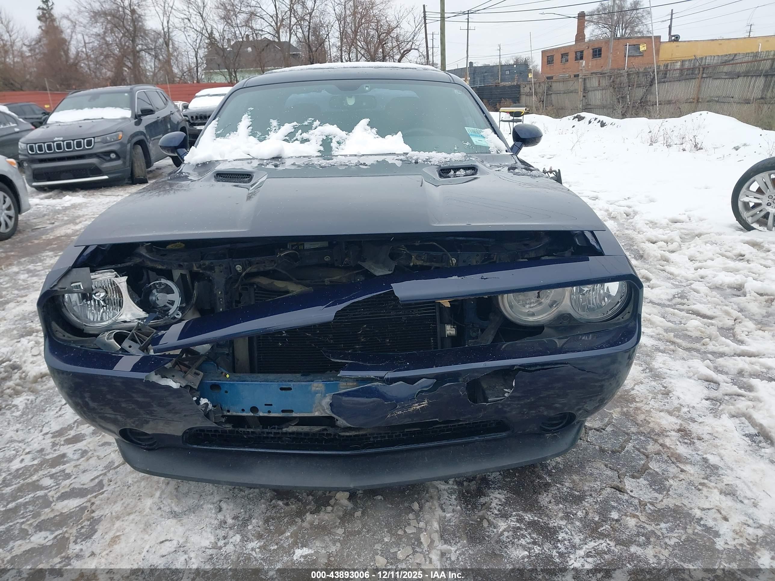 DODGE CHALLENGER image 6