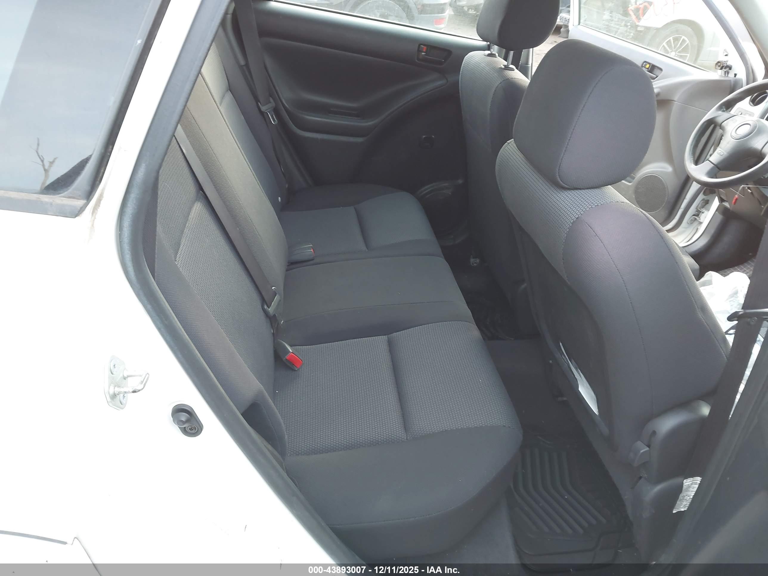 PONTIAC VIBE image 8