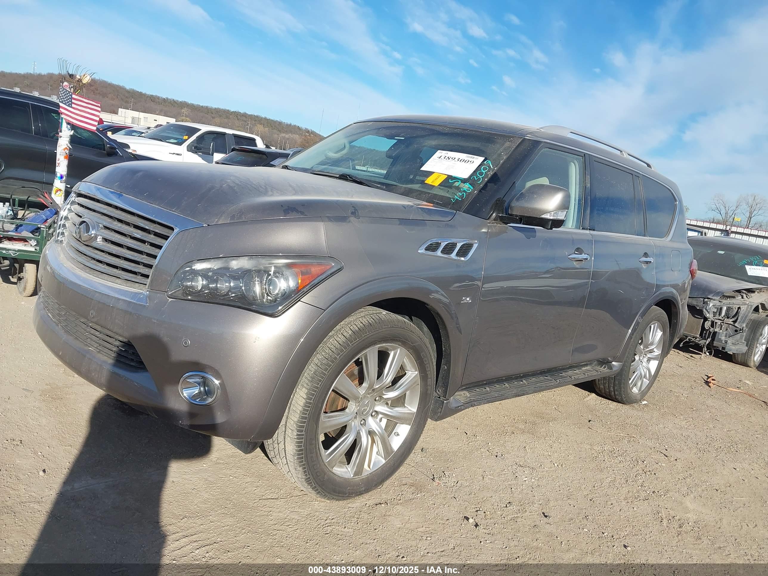 INFINITI QX80 image 2