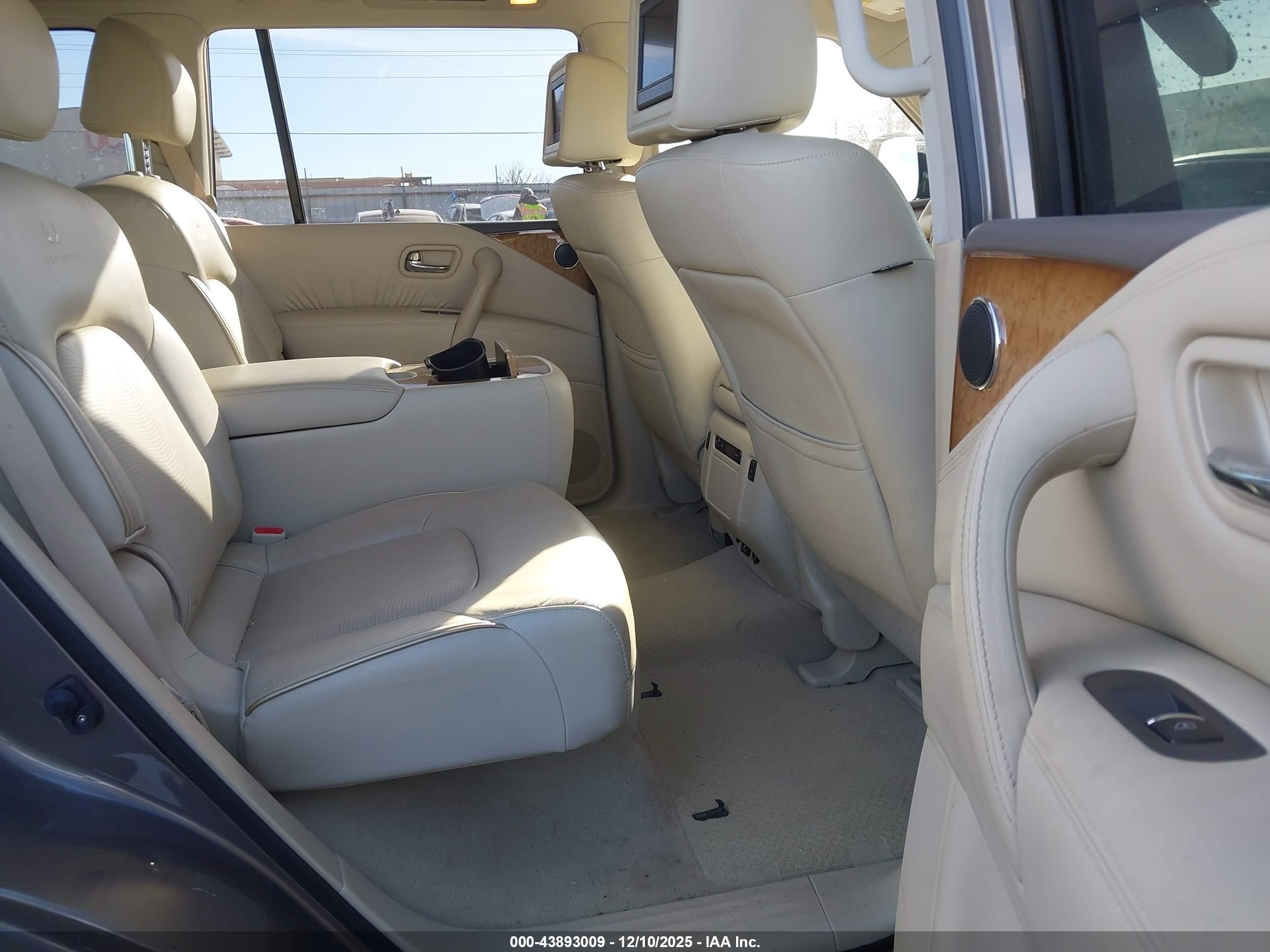 INFINITI QX80 image 8