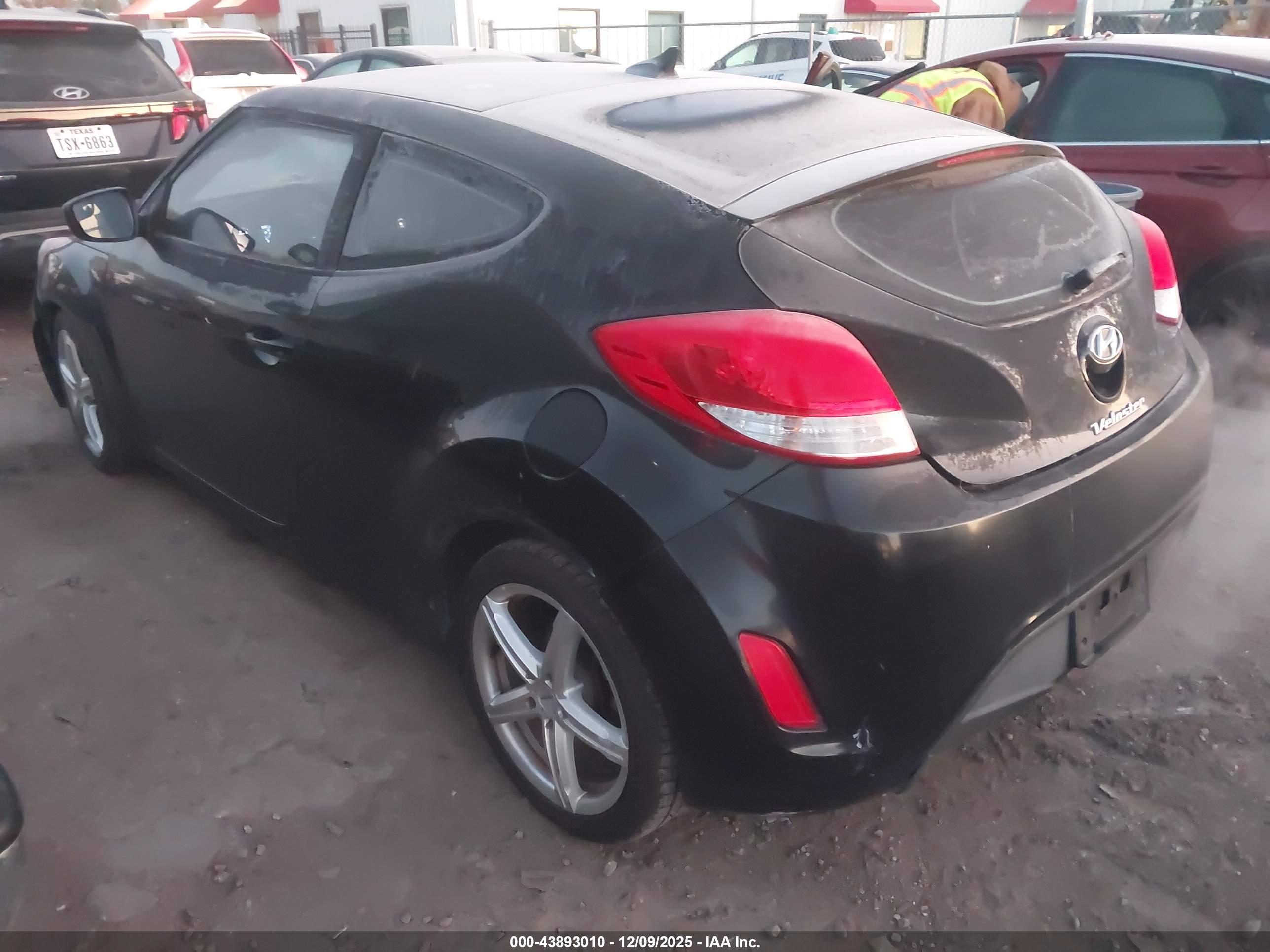HYUNDAI VELOSTER image 3