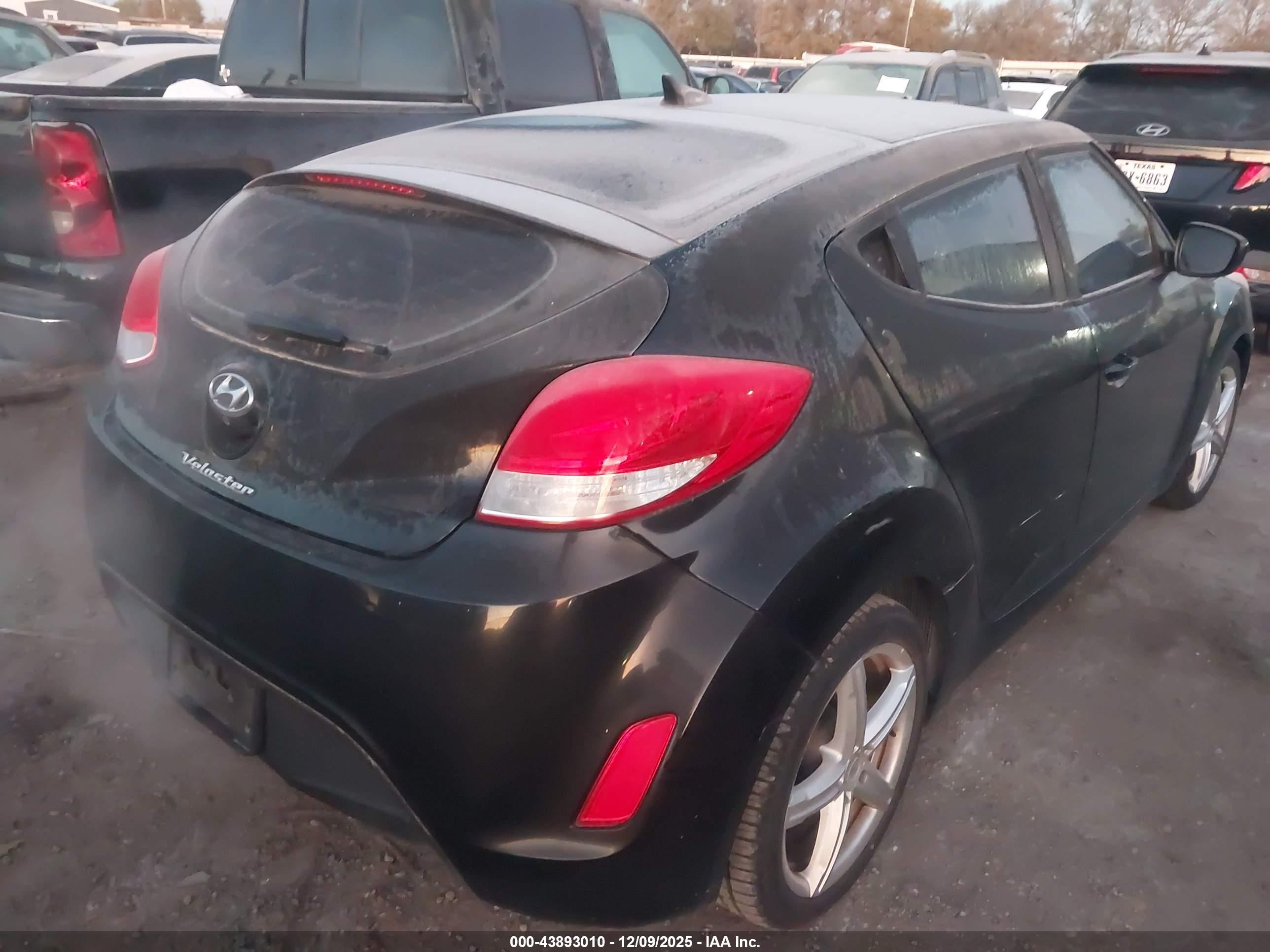 HYUNDAI VELOSTER image 4