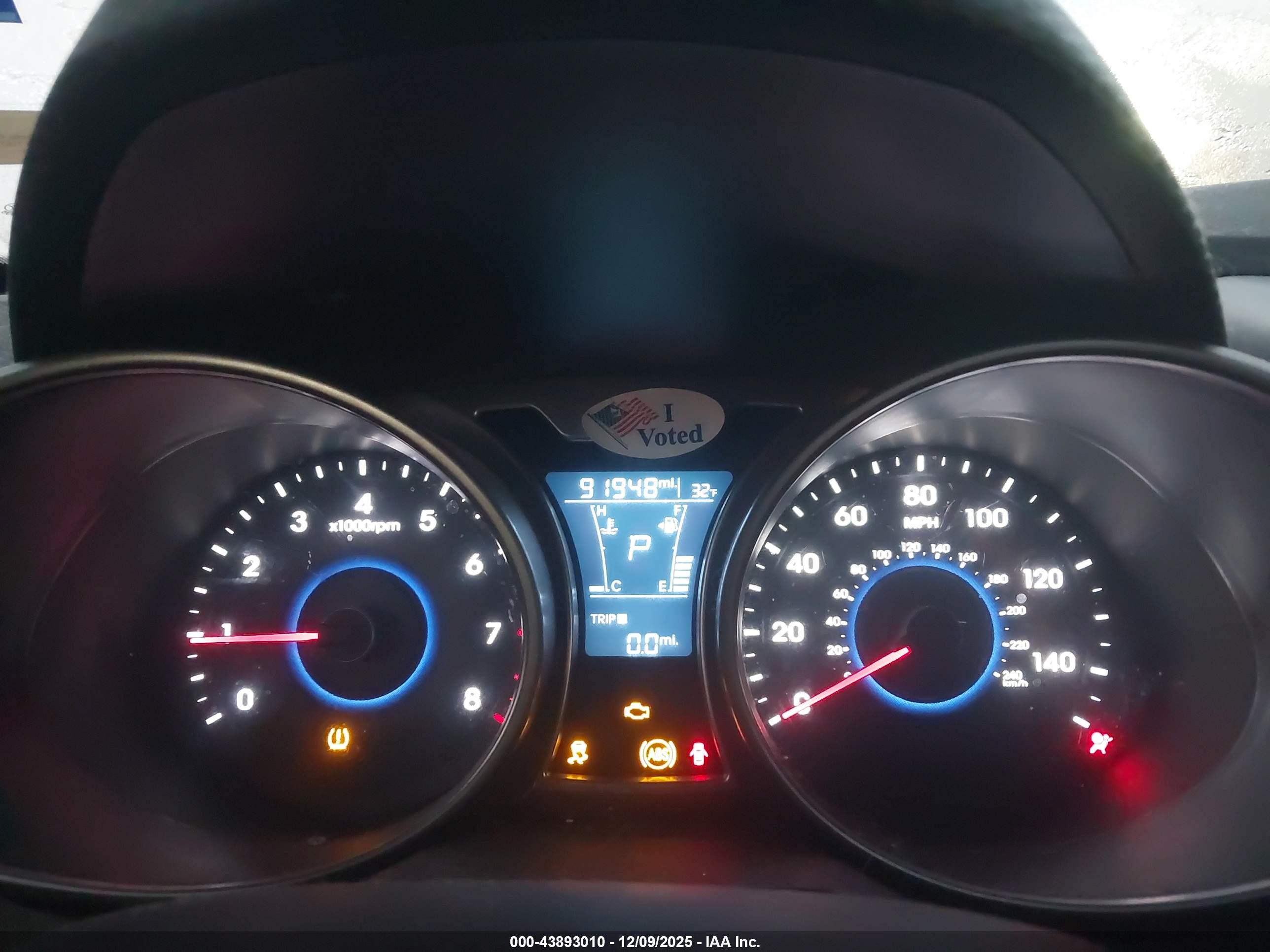 HYUNDAI VELOSTER image 7