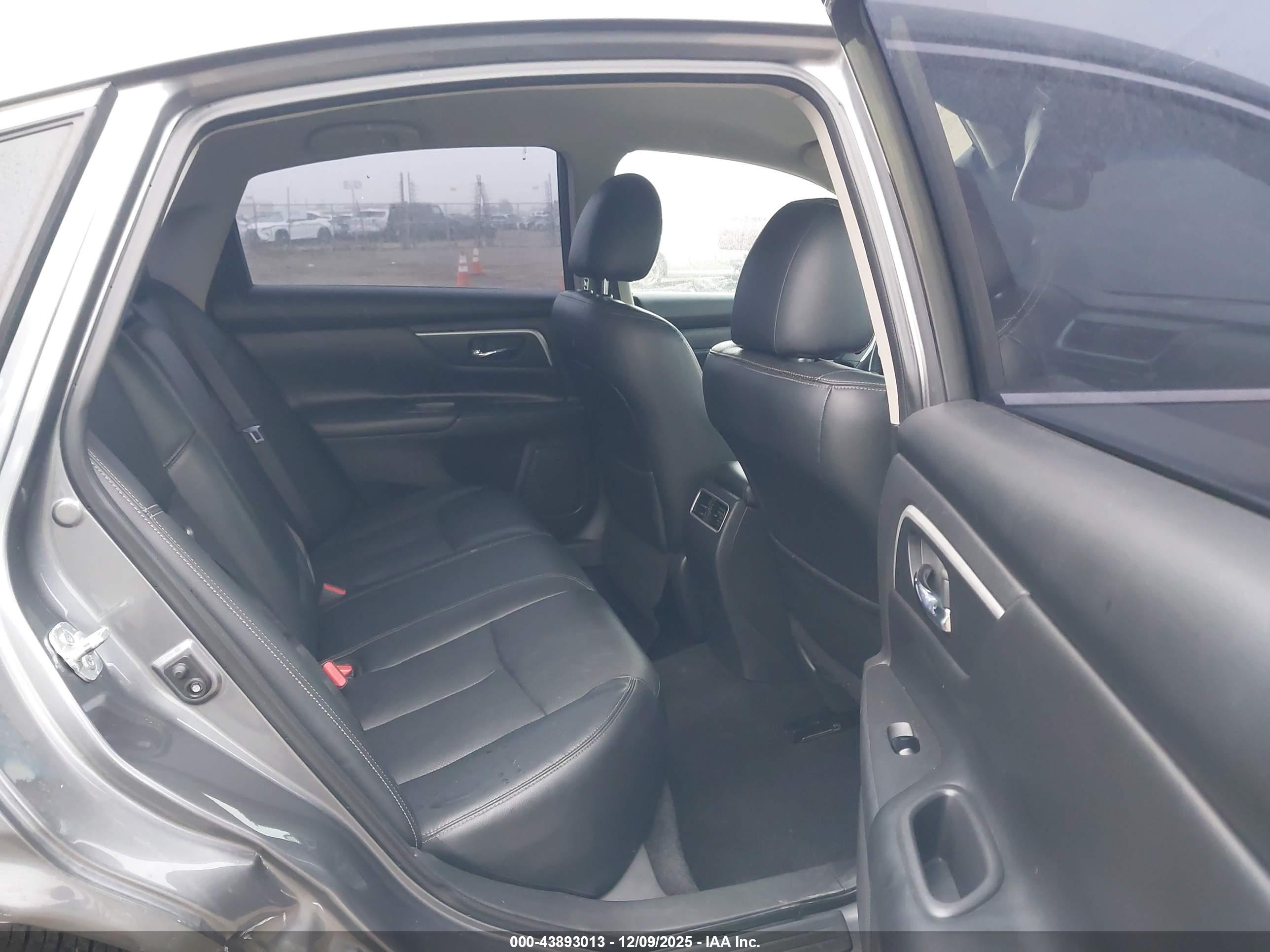 NISSAN ALTIMA image 8